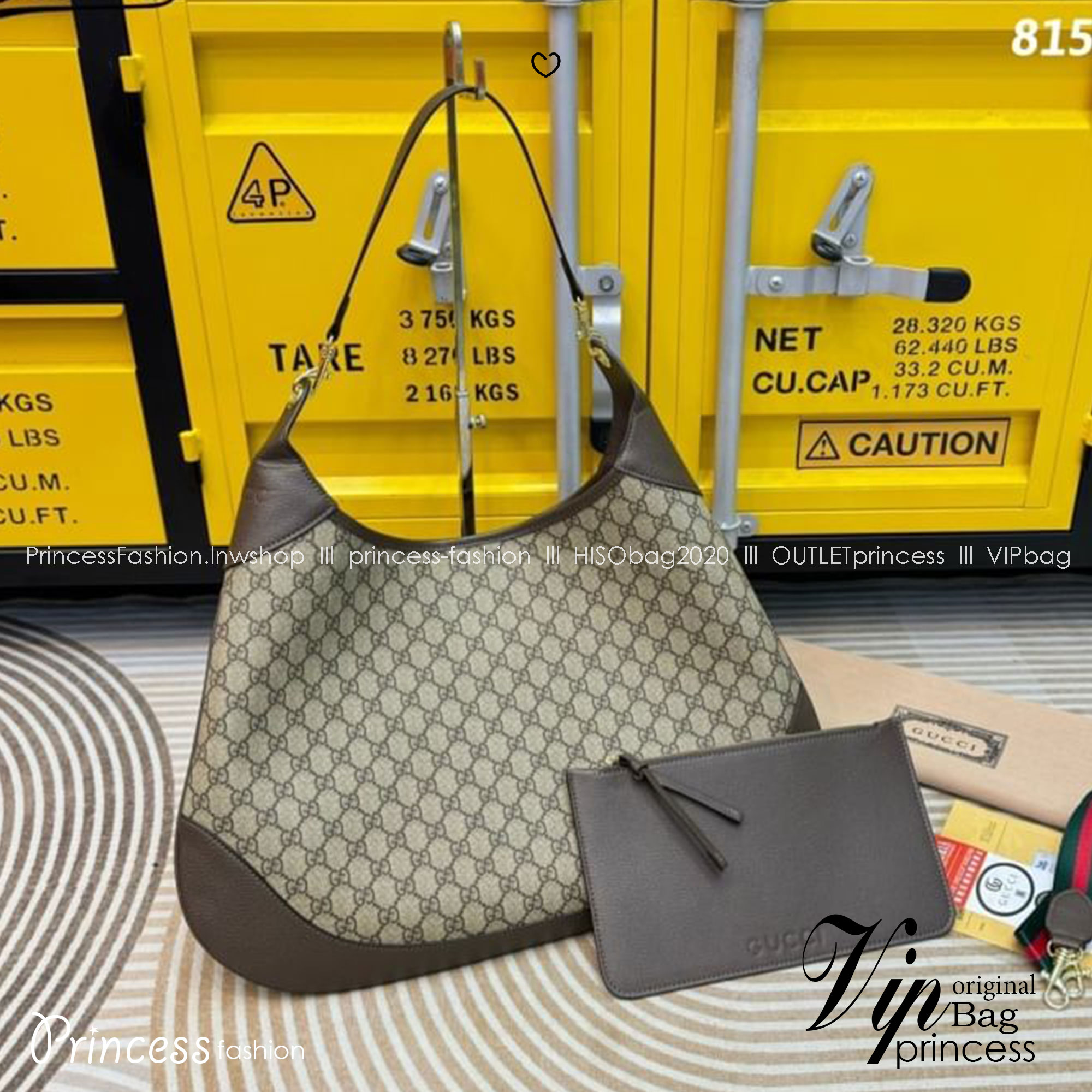 GUCCI B shoulder bag กระเป๋าสะพายไหล่รุ่นใหม่ล่าสุด ใบใหญ่จุของได้เยอะจุใจ เอาใจสายแบกแต่ยังคงความหรูมีสไตส์ในตัว ใช้ได้ทั้งชายหญิง ใบจริงสวยมาก คุ้มค่าที่สุด