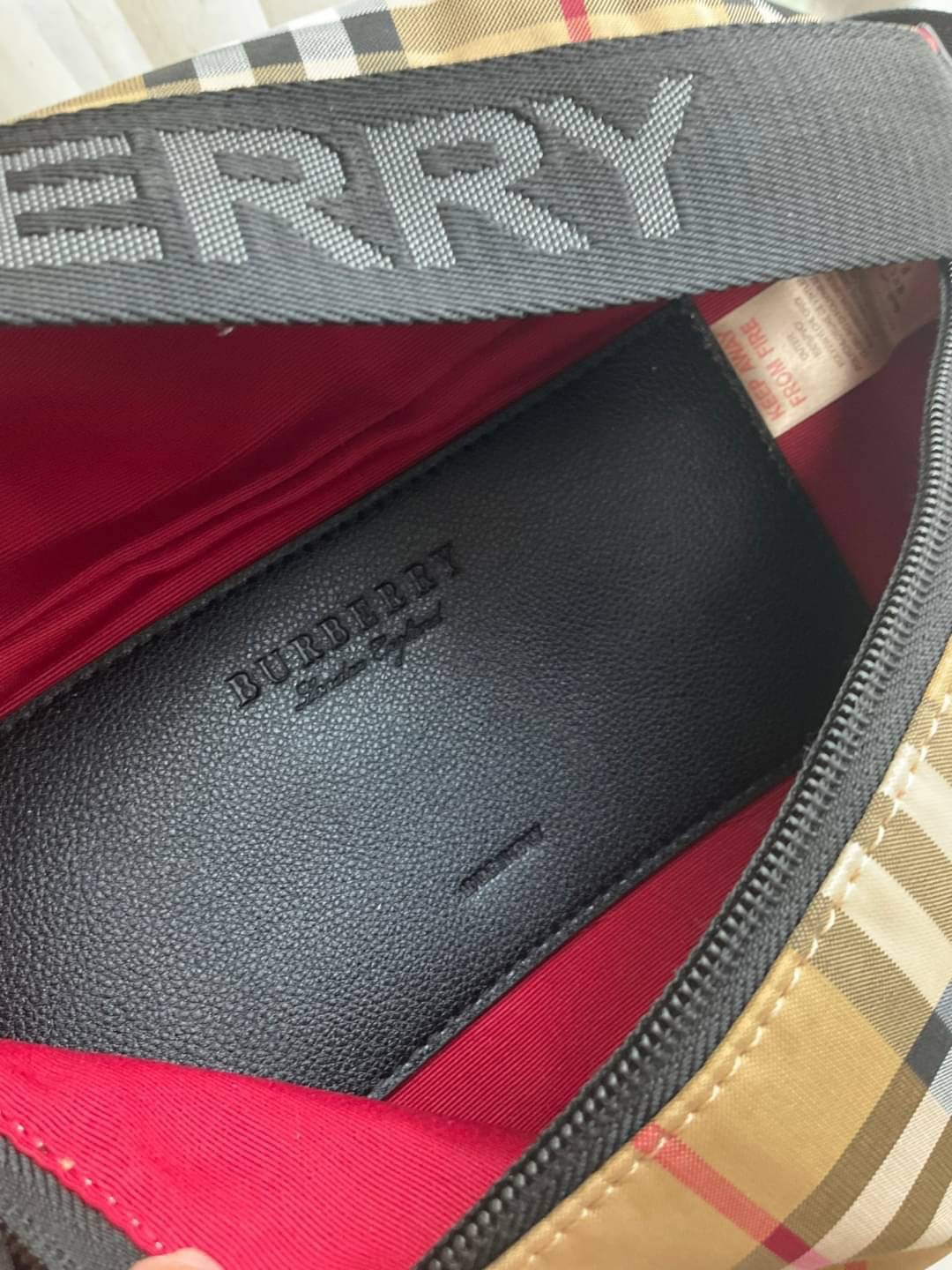 Burberry Vintage Check Sonny Belt Bag รุ่นใหม่ล่าสุด! BURBERRY FRAGRANCES BELT BAG วัสดุ100%POLYAMIDE (Nylon & Canvas)ทกระเป๋าคาดเอว คาดอกแบบ UNISEX ใช้ได้ทุกเพศ ลายวินเทจ