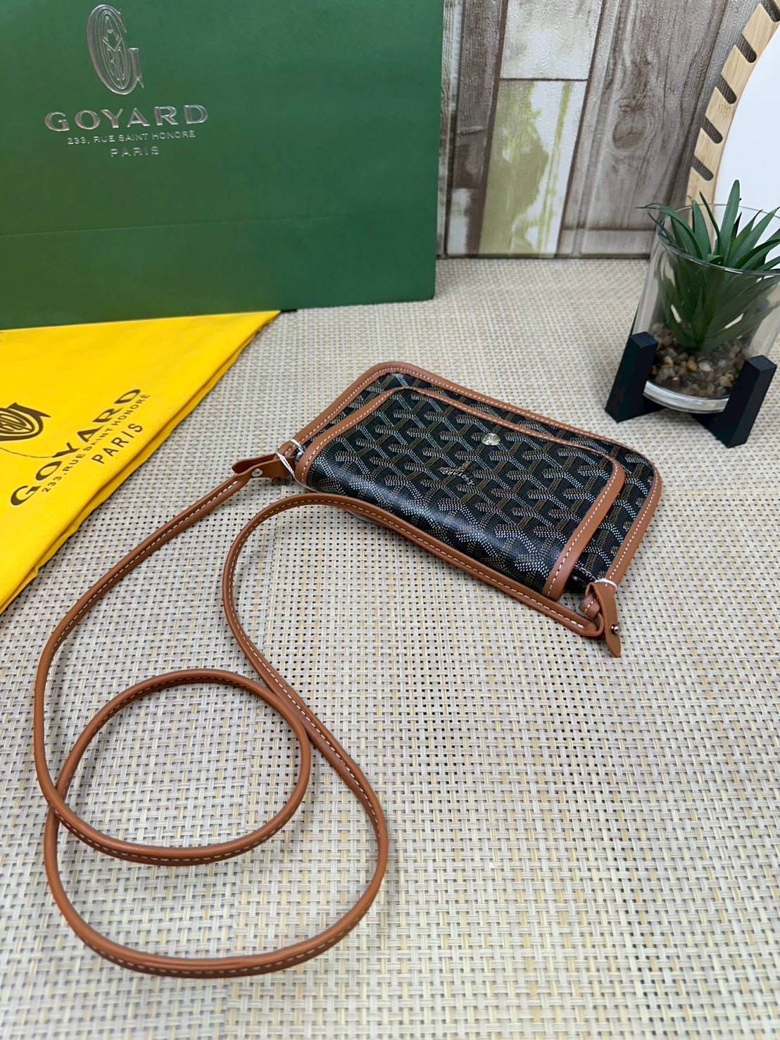 พร้อมส่ง 10 สี ORI หนังแท้ | GOYARD Plumet pouch-wallet กระเป๋าสะพายใบเล็กกะทัดรัด ดีไซน์กระเป๋าสตางค์ Plumet ดีไซน์มาพร้อมช่องใส่เหรียญ ธนบัตร และบัตรต่างๆ