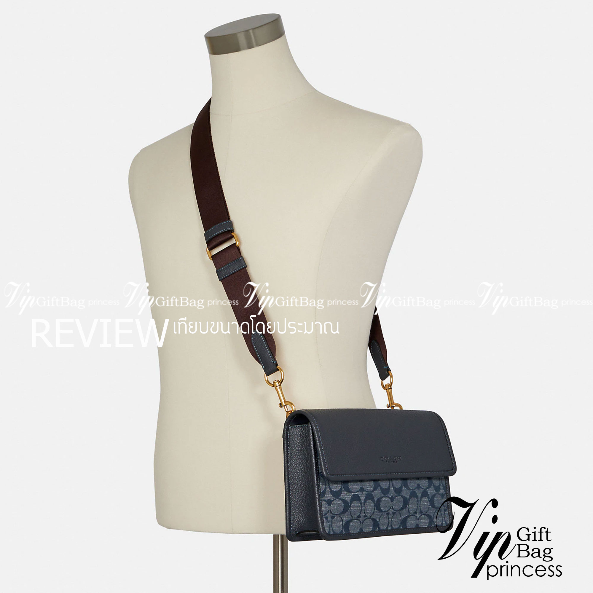 COACH Turner Flap Crossbody In Signature Chambray C8185 กระเป๋าสะพายหนังแชมเบรย์ซิกเนเจอร์และหนังธรรมชาติ ด้านในกระเป๋าซิป กระดุมแป๊ก ซับในหนัง กระเป๋าสลิปด้านนอก สายสะพายถอดได้ ยาว 25” สำหรับสะพายไหล่หรือสะพายข้าง