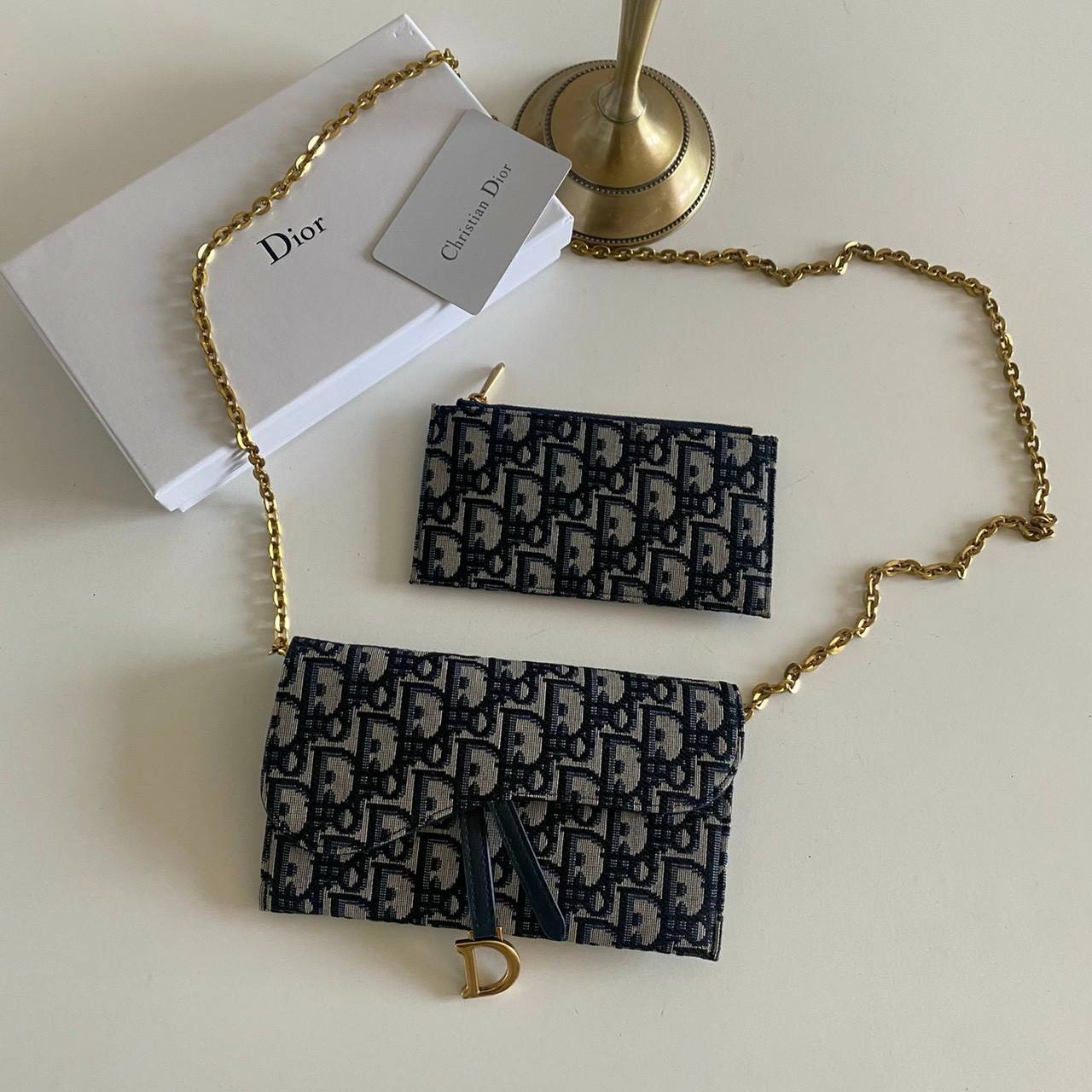 หนังแท้ DIOR SADDLE WALLET ON CHAIN Blue Dior Oblique Jacquard พร้อมส่งที่ไทย งานหนังแท้และผ้าแจ็คการ์ด เกรดเทพออริจินอล ภาพสินค้าถ่ายจากงานขายจริง ใช้งานต่างประเทศได้