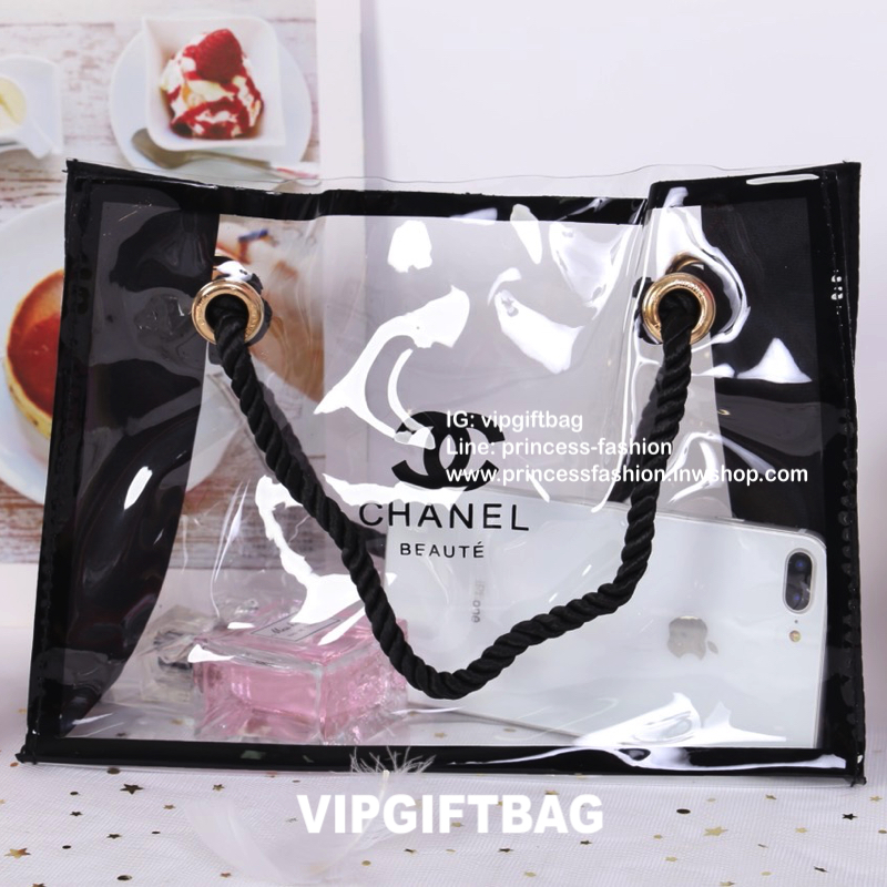 พรีเมี่ยมกิ๊ฟแท้ 100% 🔥 กระเป๋า Chanel waterproof bag ปั๊มโลโก้ กระเป๋ากันน้ำมาแล้วจ้า ร้อนๆแบบนี้พกติดไปสระน้ำด้วยนะคะ จุขอได้เยอะ สวยๆรับซัมเม่อร์นี้ไปเลยจ้าา