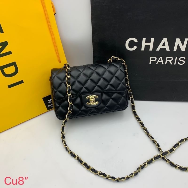 Chanel Classic mini flap bag กระเป๋าสะพายคลาสสิกรุ่นยอดนิยม ดีไซน์เรียบ หรูหรา สะพายแล้วขับผิว ไซส์มินิ สะพายเป็น everyday look หรือออกงานก็คลาสสิคสุดๆ!!