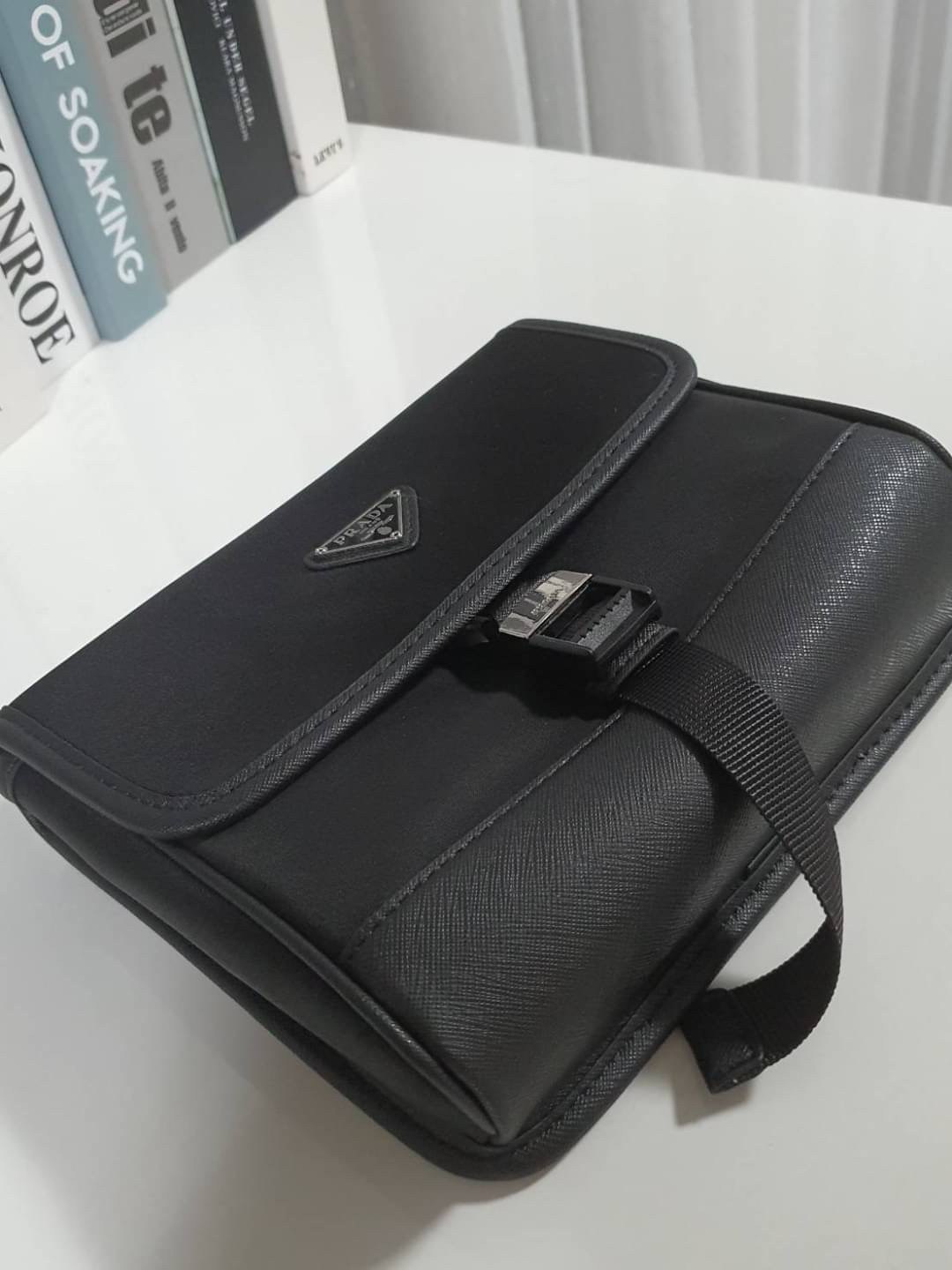 พรีเมี่ยมกิ๊ฟแท้ 100% FOR MEN COMING NOW!!! กระเป๋าทรง MESSENGER ใบเล็กกับ PRADA CROSSBODY NYLON BAG