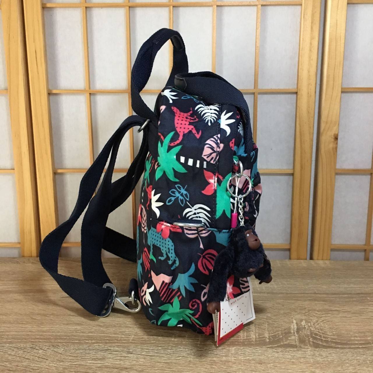 Kipling Mini Backpack K12688 กระเป๋าขนาดมินิ ใช้งานได้ถึง 3 แบบ ปรับเป็นเป้สะพายหลัง สะพายข้าง และมีหูหิ้ว ลวดลายสวยน่ารัก มีช่องเก็บหลายช่องแยกเก็บของจุกจิก ด้านข้างมีช่องโล่งไว้ใส่ขวดน้ำหรือของที่ต้องหยิบใช้บ่อยครั้ง สะพายได้กับสาวทุกลุคเลยค่ะ ไม่ควรพลา