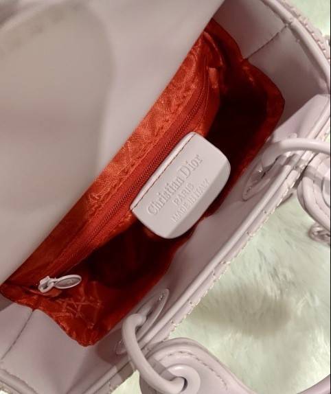 VIP 】MICRO LADY DIOR BAG Cloud ฺBlack & Pink My ABC Cannage Lambskin : VIP GIFT WITH PURCHASE (GWP) พรีเมี่ยมกิ้ฟ Limited Edition จาก DIOR DUTYFREE COUNTER ความสง่างามอีกหนึ่งรุ่นของ Dior รูปทรงสีเหลียม ขนาดกระทัดรัด อะไหล่เข้ากับสีกระเป๋า ตั้งอยู่ทรง ฐาน