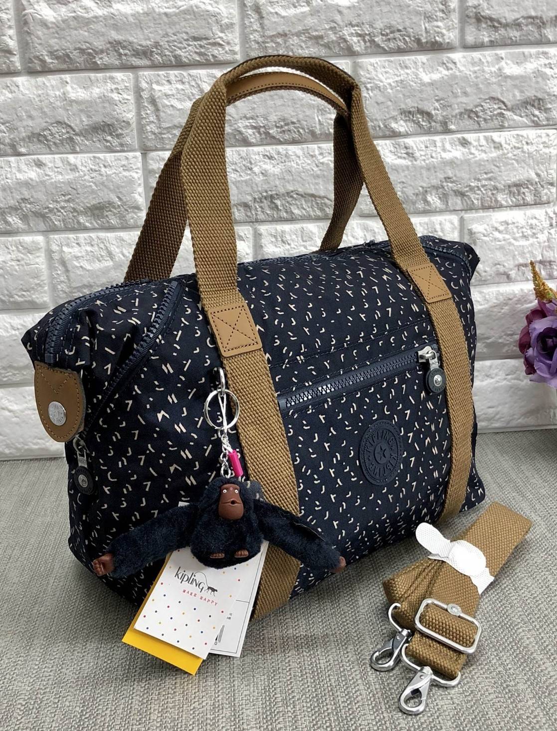 Kipling Handbag | k13848// (OEM. Factory HK.) กระเป๋าถือ สะพายข้าง คล้องไหล่ วัสดุ nylon ด้านหน้ามี 1 ช่องซิป, 1 ช่องโล่ง ใส่มือถือหรือ ของจุกจิกได้ค่ะ ปรับได้ 2 ทรง ด้านข้างขยายออกได้ ช่องซิปหลักด้านในโล่ง จุได้เยอะ น้ำหนักเบา ทำความ สะอาดง่าย มีช่องซิปแ