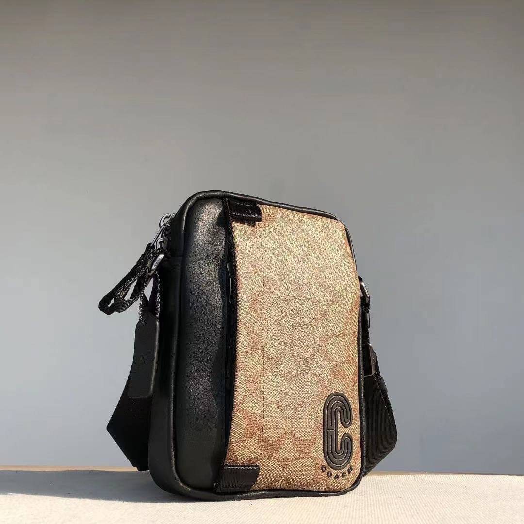 COACH NORTH/SOUTH EDGE CROSSBODY (COACH 5626) IN SIGNATURE CANVAS (COACH 6788) กระเป๋าสะพายผู้ชาย กระเป๋าสะพายรุ่นใหม่ ชนช็อป (!!)รุ่นหายาก สี COBALT MULTI วัสดุทำจาก หนังลูกวัวแท้ เนื้อเรียบ พิมพ์ลาย ขนาดกำลังดี