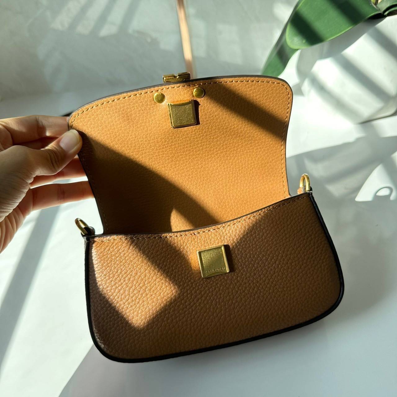 Tory Burch Britten Mini Top Handle Crossbody Bag กระเป๋าสะพายใบเล็กดีไซน์เรียบหรู เกรดออริ สลับแท้ 1:1 ใช้งานต่างประเทศได้