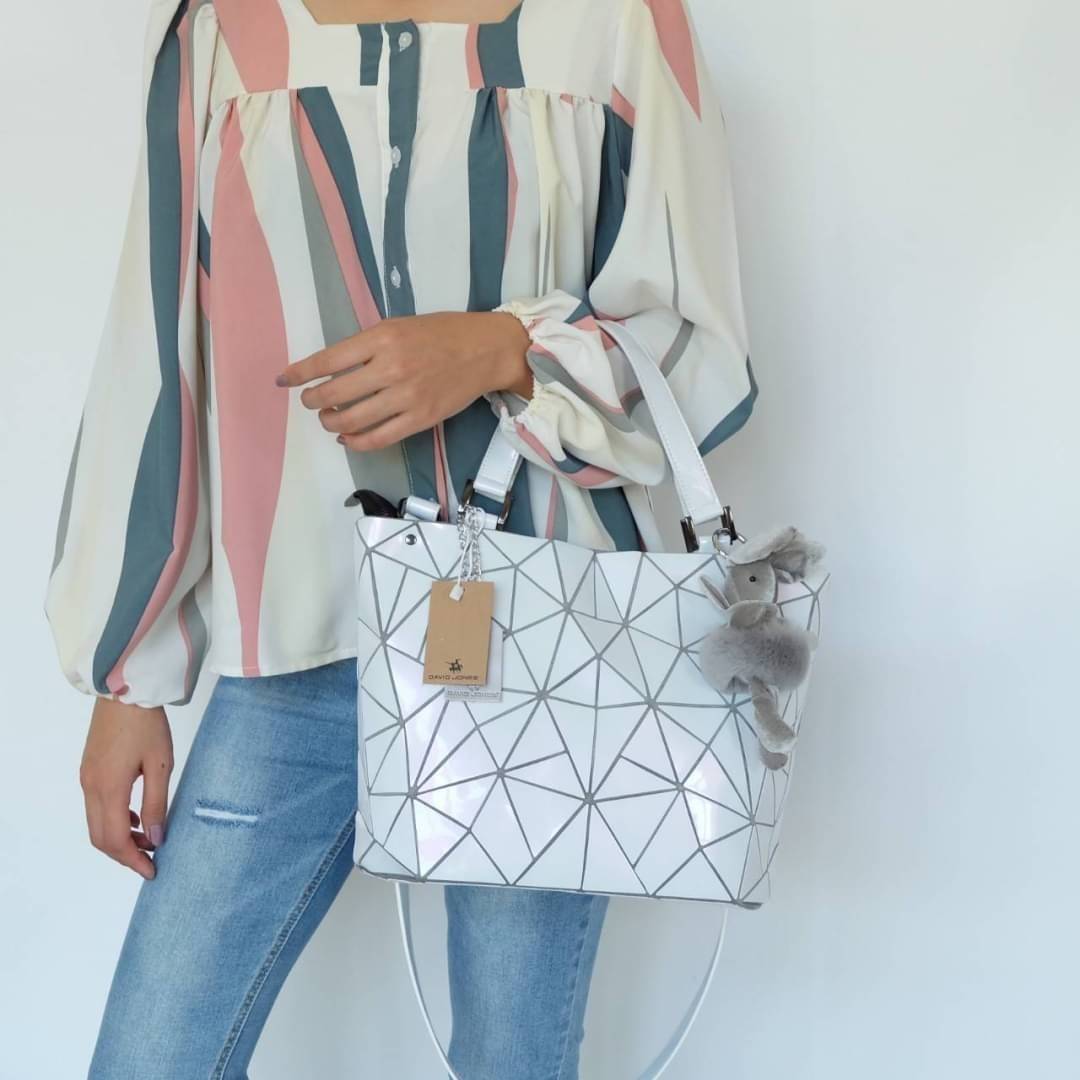 David Jones กระเป๋าสะพายข้างดีไซน์เกร๋มาก สีสวยหรูมาก ขนาดกะลังดีเลย รุ่นขายดี ลาย Limited edition