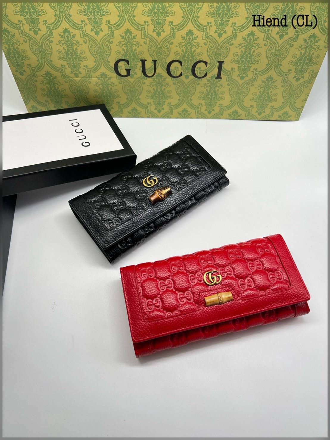 GUCCI LONG WALLET / GUCCI WALLET กระเป๋าสตางค์ใบยาว งานหนังแท้ ผสมผสานความสง่างามและคลาสสิกที่เข้ากับยุคสมัย ด้านหน้าโดดเด่นด้วยซิกเนเจอร์แบรนด์ เป็นอีกหนึ่งรุ่นที่ดาราเชเลปใช้กันเยอะมาก พร้อมส่งที่ไทย ภาพสินค้าถ่ายจากงานขายจริง ใช้งานต่างประเทศได้ค่ะ