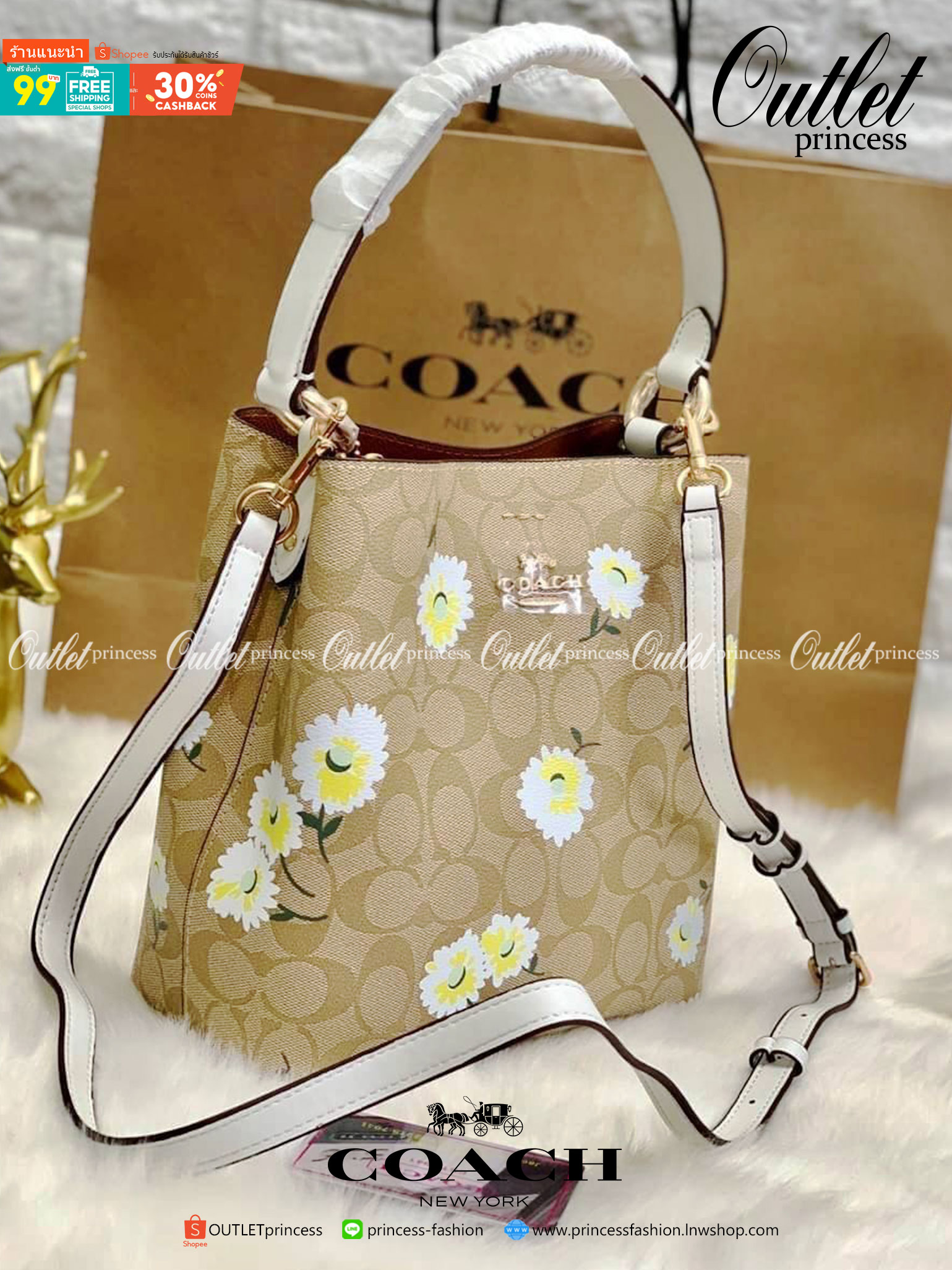 OUTLET 】COACH C3411 SMALL TOWN BUCKET BAG IN SIGNATURE CANVAS WITH DAISY PRINT สวยสดใสมาให้ถึงบ้านจ้า!! กระเป๋าทรงบัคเก็ตยอดฮิต รอบนี้น่ารักมุ้งมิ้งไม่เลิก ดีไซน์ลายดอกเดซี่คละรอบใบ วัสดุหนังแคนวาสเคลือบลาย ปากกระเป๋าเปิด-ปิดด้วยกระดุมแม่เหล็ก 2ฝั่ง มีหูจ