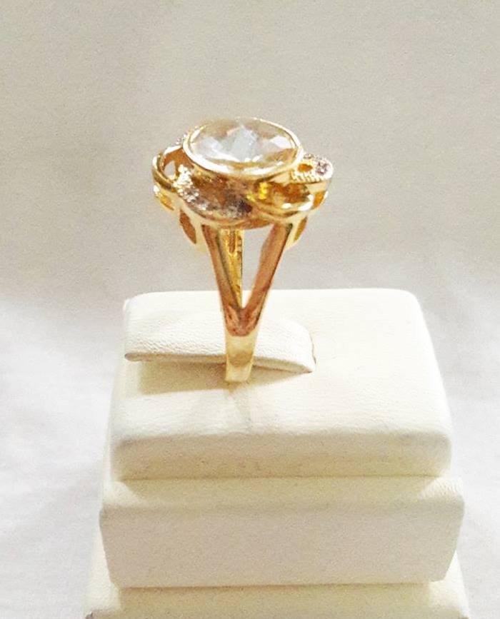 แหวนกังหัน4ใบ รุ่นดอกไม้ เสริมดวงเนื้อทองเหลืองชุบทองประดับเพชรค่ะ