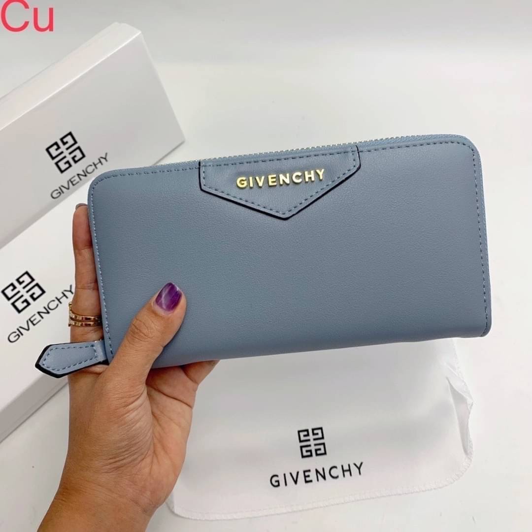 GIVENCHY Long Wallet Zip-around กระเป๋าสตางค์ยาวจีวองชี ซิปรอบ ภาพถ่ายจากงานขายจริง Inside bill slots card slots center zip pocket.