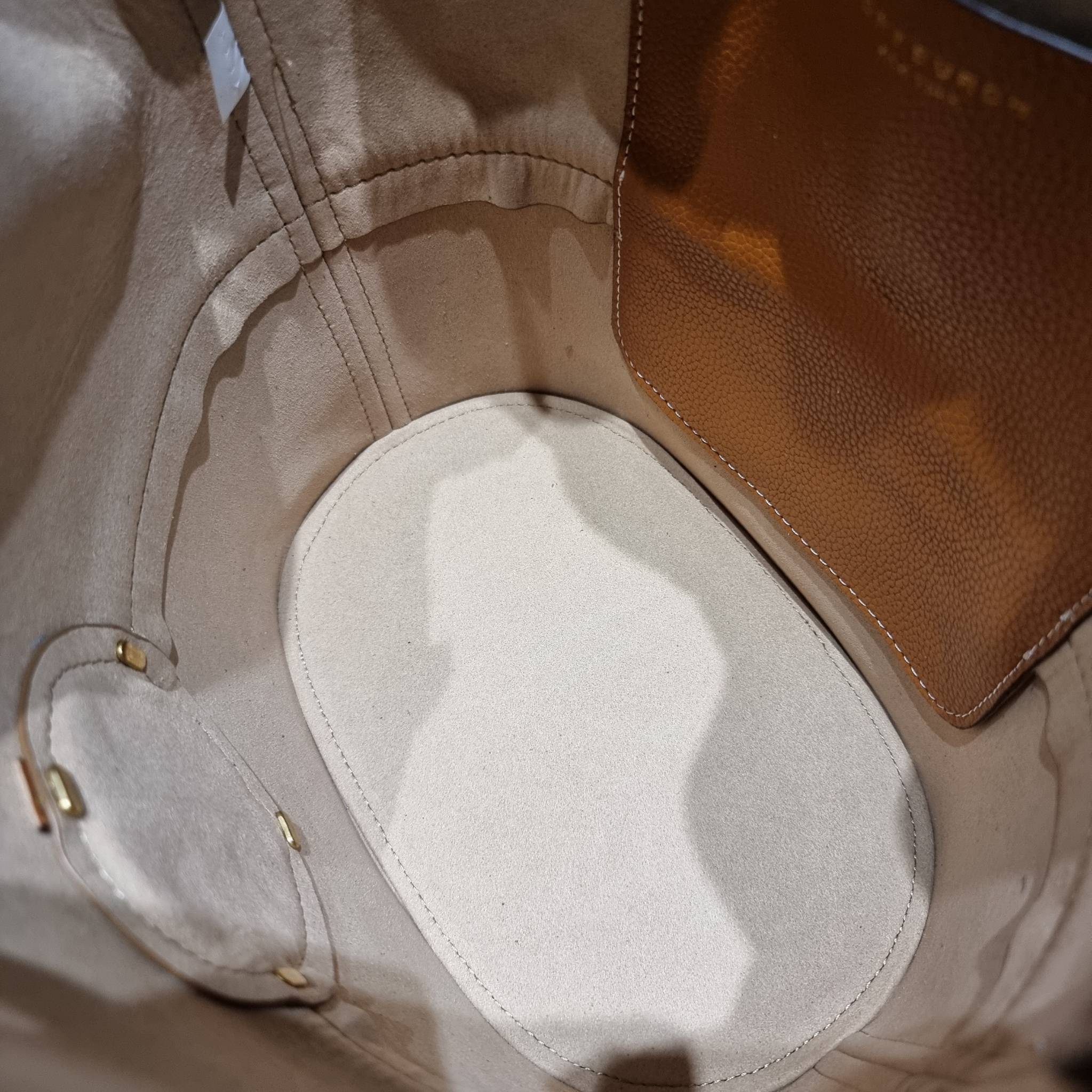 TORY BURCH MILLER BUCKET BAG / Tory Burch Bag รุ่นยอดนิยม สวยหรู ดูผู้ดี กับกระเป๋าสะพายบัคเก็ตใบใหญ่ โดดเด่นด้วยโลโก้สีทอง รูปทรงคลาสสิค