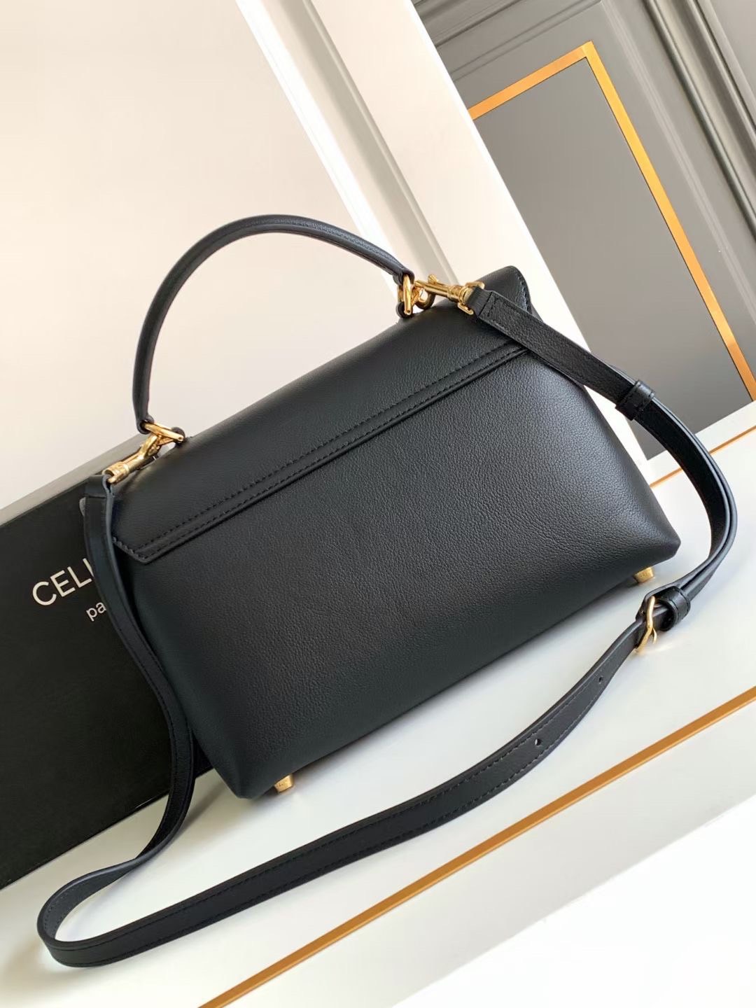 MEDIUM CELINE NINO BAG IN SUPPLE กระเป๋าสะพายหูจับในตัว แบรนด์หรู ดีไซส์คล่องตัว เกรดออริ สลับแท้ 1:1 ใช้งานต่างประเทศได้