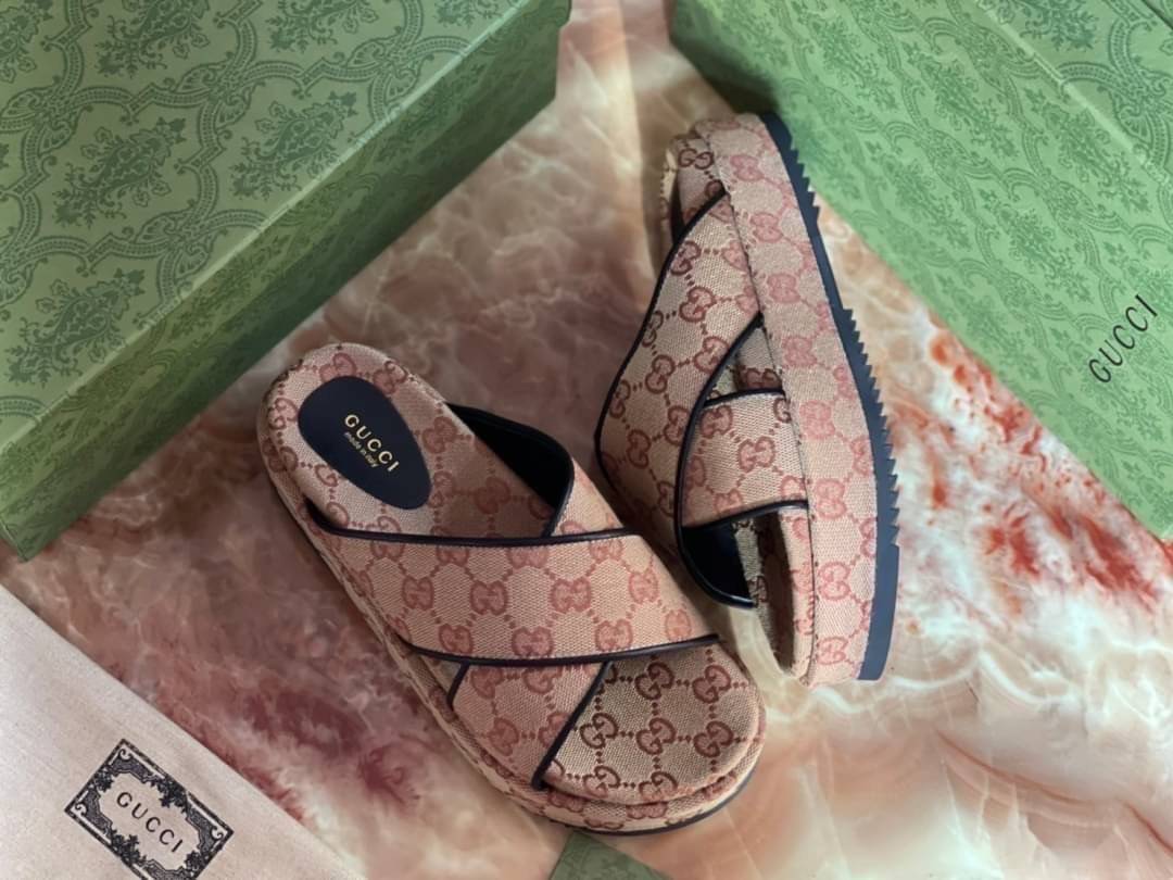 หนังแท้ GUCCI Denim Sandals / GG jacquard organic denim platform sandals / GG Shoes พร้อมส่งที่ไทย รองเท้าผ้าเดนิมเกรดเทพออริจินอล ภาพสินค้าถ่ายจากงานขายจริง ใช้งานต่างประเทศได้ค่ะ