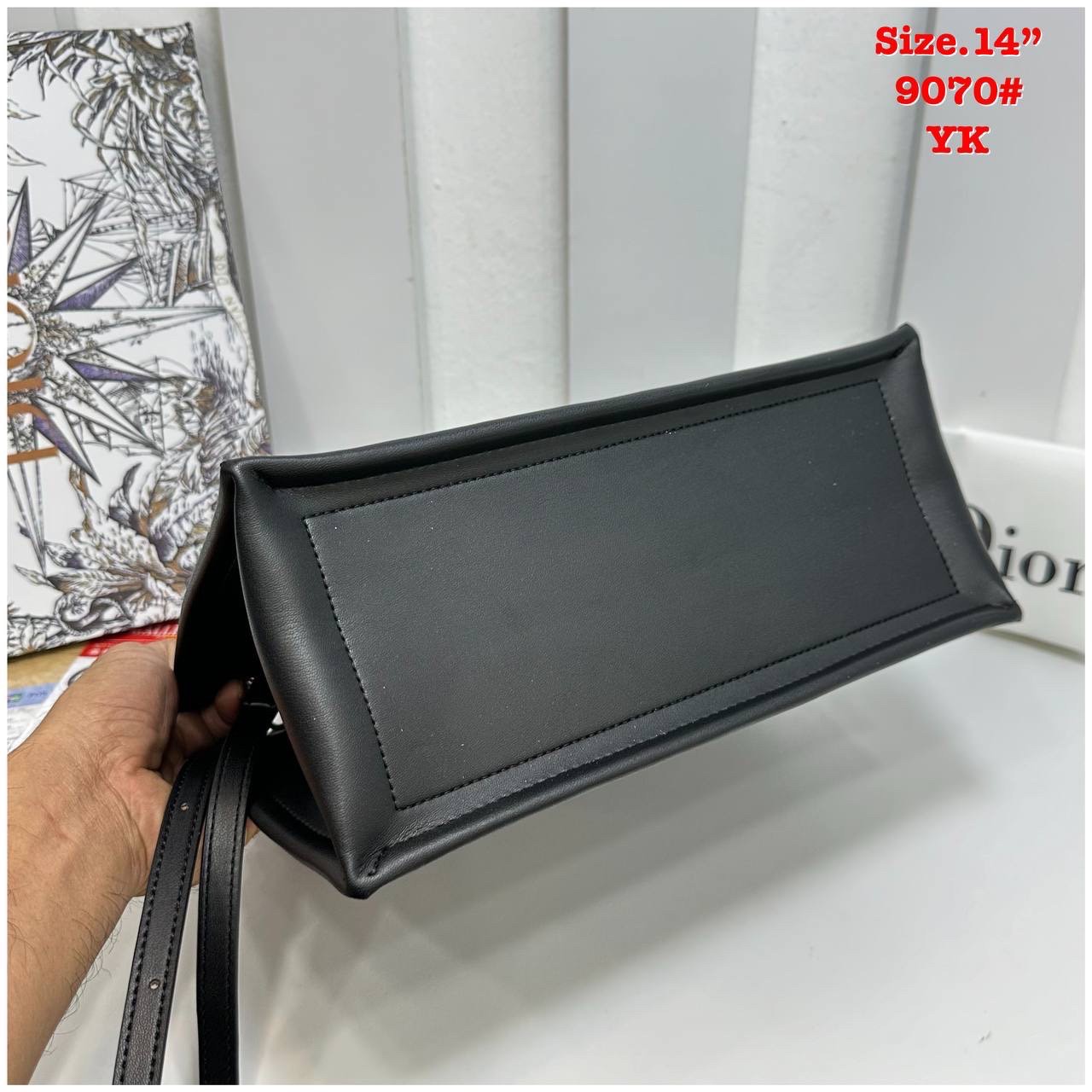 DIOR Medium Book Tote Powder Macrocannage Leather 14" กระเป๋าทรงโท้ท แก่นแท้ของความงามรูปลักษณ์ทันสมัย สง่างามเหนือกาลเวลา เกรดไฮเอน 1:1