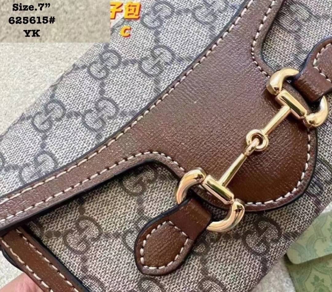 Gucci Horsebit 1955 Mini Bag / GC crossbody horizon mini bag กระเป๋าสะพายข้างขนาดกำลังดี สวยอยู่ทรง วัสดุหนังแคนวาสทนทาน แฝงความหรู เปิด-ปิดฝาสอดพร้อมแม่เหล็กในตัว ภายในเป็นช่องโล่ง ใส่โทรศัพท์ได้ทุกรุ่น พกแทนกระเป๋าสตางค์ ใส่บัตร ใส่ธนบัตรพกง่ายๆก็ได้ สา