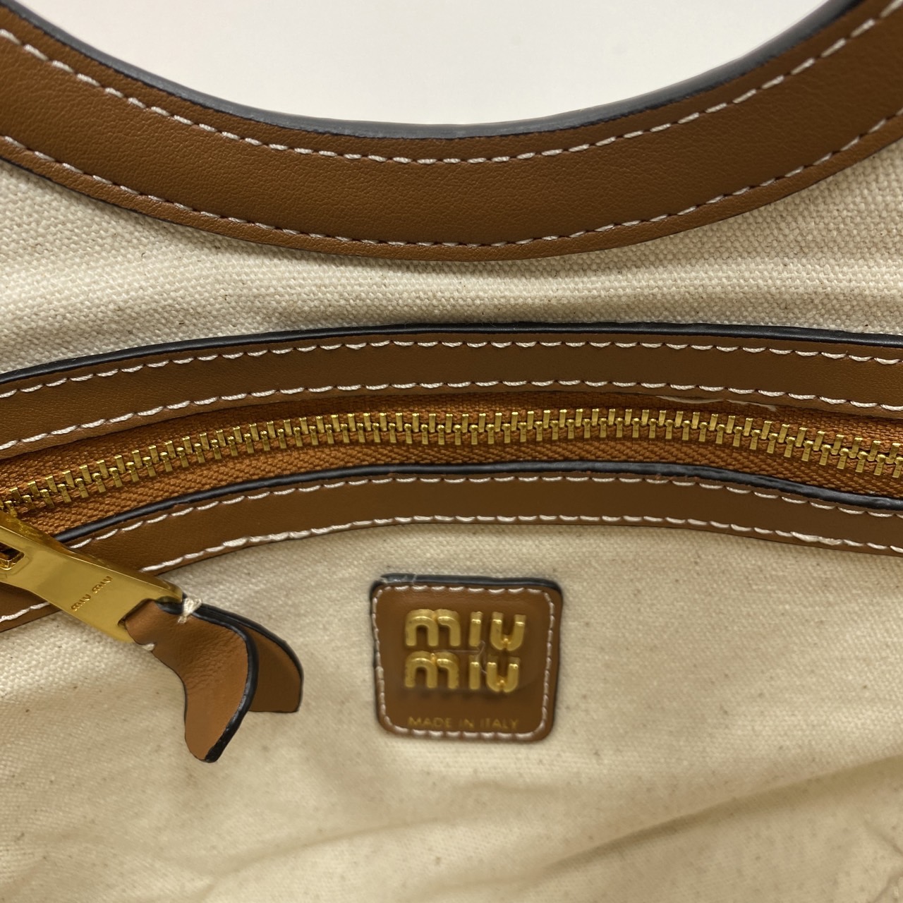 MIU MIU IVY TOTE BAG กระเป๋าถือ/สะพายทรงโท้ท คิ้วท์สุด จุของได้เยอะ เกรดออริ 1:1