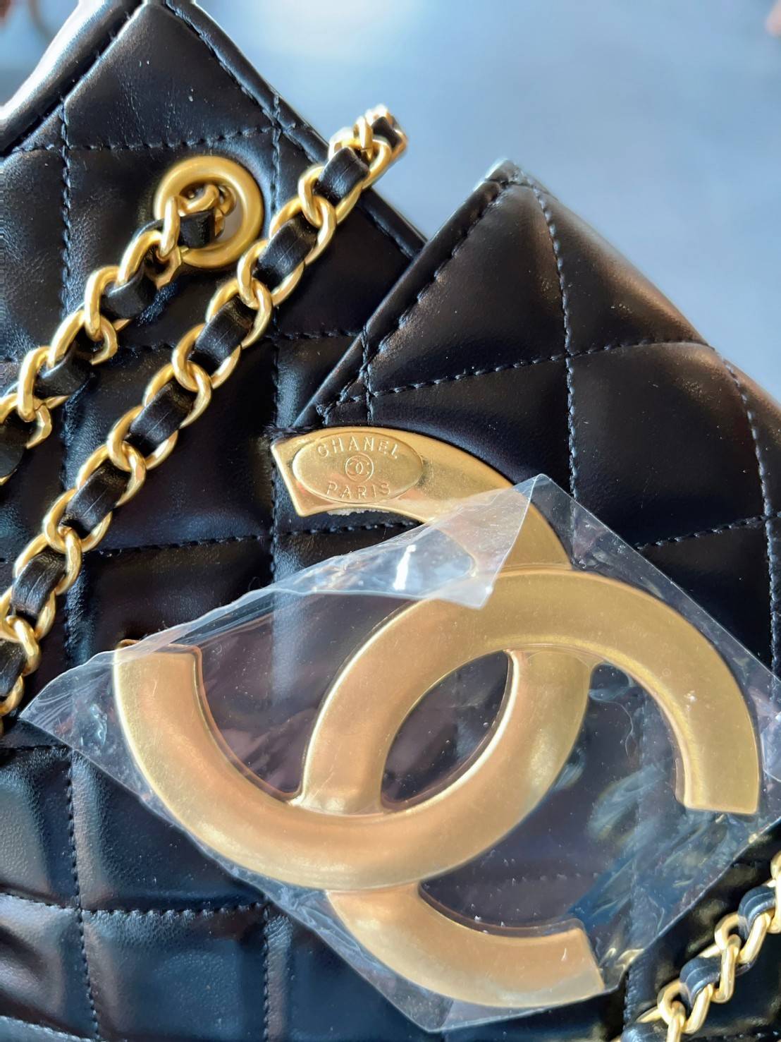 Chanel 24C bag / CHANEL WITH CHAIN / CHANEL Casual Style กระเป๋าสะพายหนังนิ่มลื่นเงาสวย Plain Leather Party Style Office Style