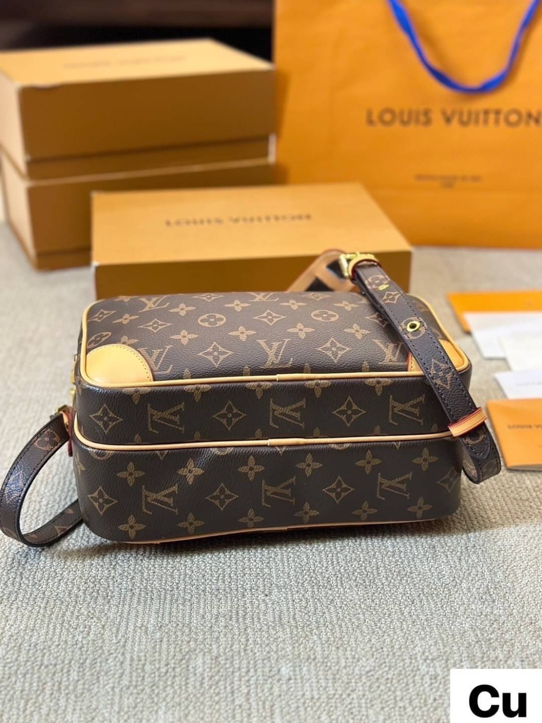 LV Nile Crossbody Monogram Canvas Bag กระเป๋าทรงแมสเซ็นเจอร์วินเทจใบใหญ่ unisex bag ใช้ได้ทั้งชายหญิง จุของได้เยอะ พิมพ์ลายโมโนแกรมคมชัดสวยงาม