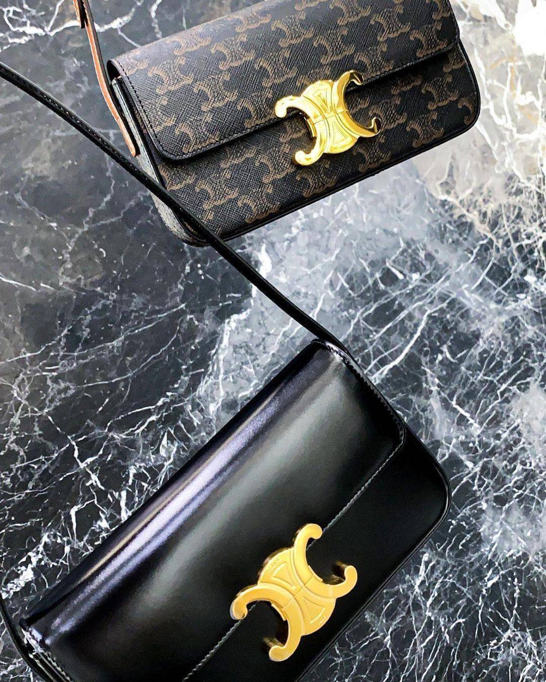 พรีเมี่ยมกิ๊ฟแท้ 100% 】CELINE TRIOMPHE SHOULDER BAG VIP GIFT WITH PURCHASE-GWP พรีเมี่ยมกิ๊ฟ Limited Edition จาก CELINE PERFUME DUTY FREE COUNTER วัสดุ TRIOMPHE & LEATHER ดีไซน์ยอดนิยมสไตล์สาว LISA