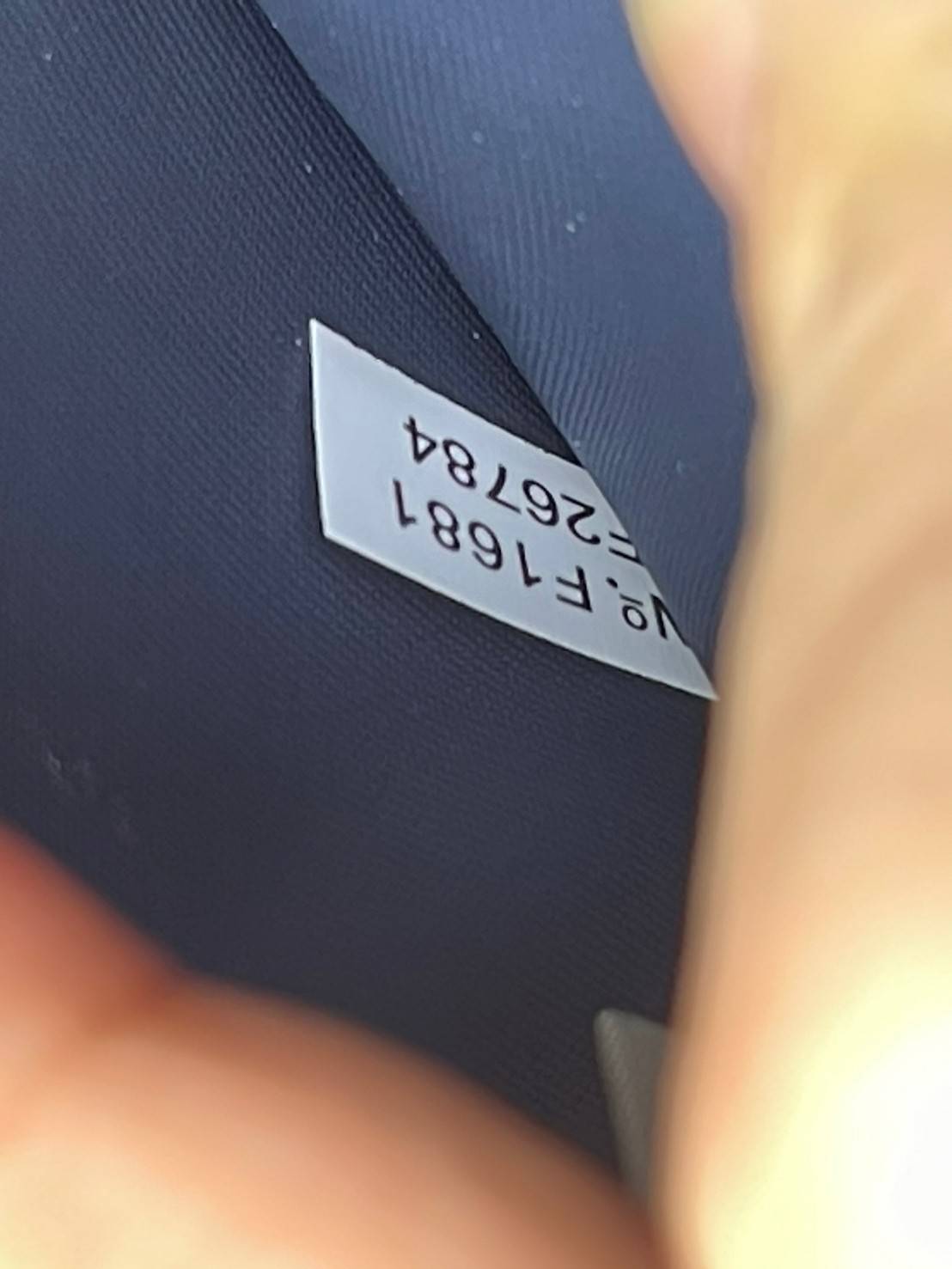 COACH ACCORDION ZIP WALLET IN SIGNATURE CANVAS กระเป๋าสตางค์ใบยาวนี้ที่เหมาะกับการใช้งานทุกรูปแบบ นอกจากเพิ่มความมั่นใจแล้ว ยังทำให้ชีวิตของเราง่ายขึ้นอีกด้วย โดยการเปิดปิดแบบซิปรอบ สามารถใส่ธนบัตร เหรียญ บัตรต่างๆได้หลายใบเลยทีเดียว ขนาดของกระเป๋าสามารถถ