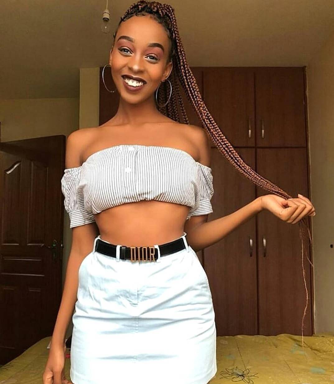 "Dior" Belts 3D Logo VIP Gift With Purchase GWP พรีเมี่ยมกิ๊ฟ Limited จาก Christian Dior Perfume Dutyfree Counter ดีไซน์สุดคลาสสิคหัวเข็มขัด Vintage วัสดุ 3D Gold Metal สายหนังแท้สีดำปรับระดับได้ Black & Gold เข้าได้กับทุกลุ๊คทุกสไตล์การเเต่งตัว