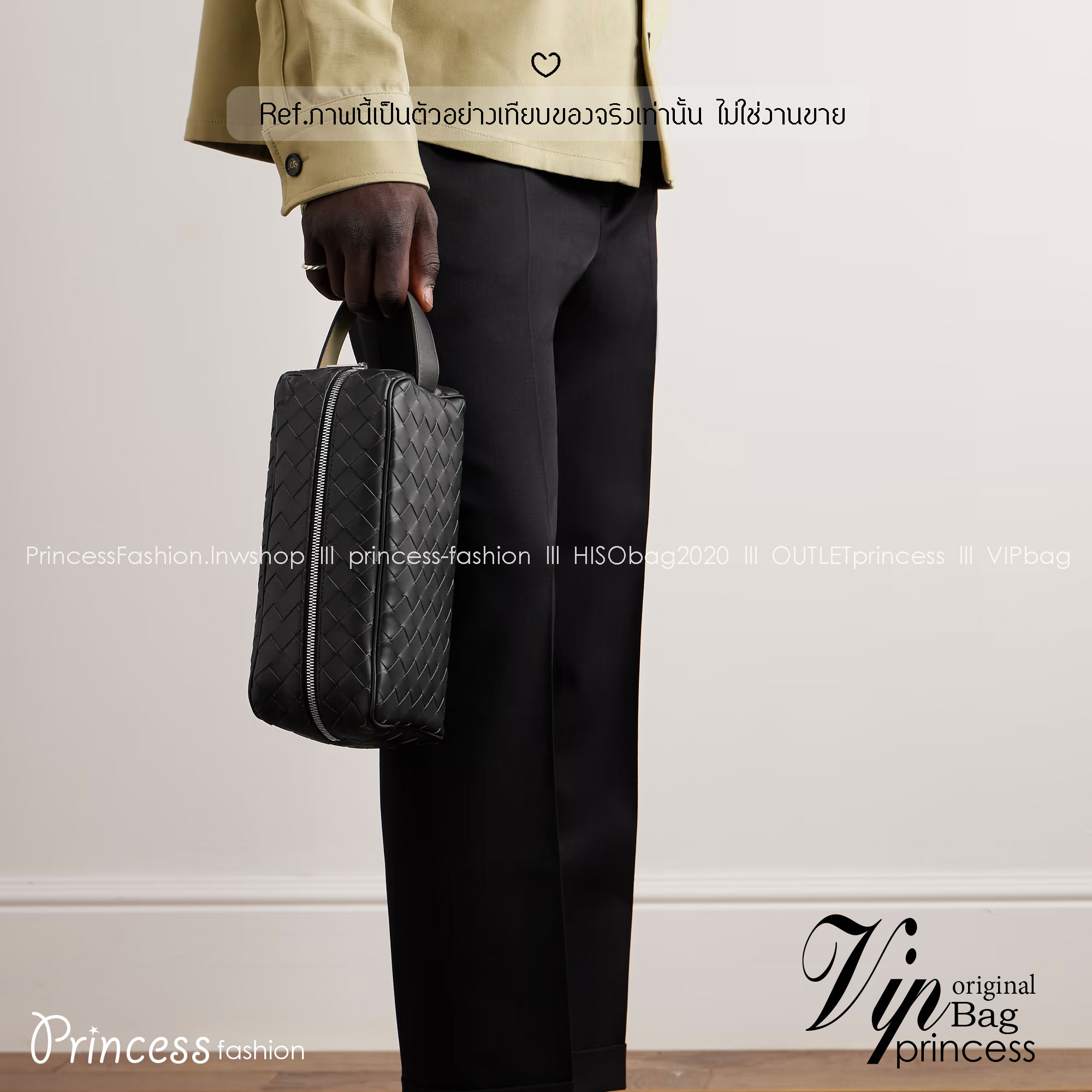 1Zip Bottega Veneta Intrecciato Travel Pouch กระเป๋าทรงพอชพร้อมหูจับในตัว รุ่นยอดนิยม สวยหรูคลาสสิค ดีไซน์หนังสานตารางโดดเด่นเป็นเอกลักษณ์ที่คงความเรียบหรูดูแพงไว้อย่างลงตัว กิมมิคที่ใครๆก็อยากเป็นเจ้าของ ที่มีทั้งความหรูหราและสปอร์ตในตัว