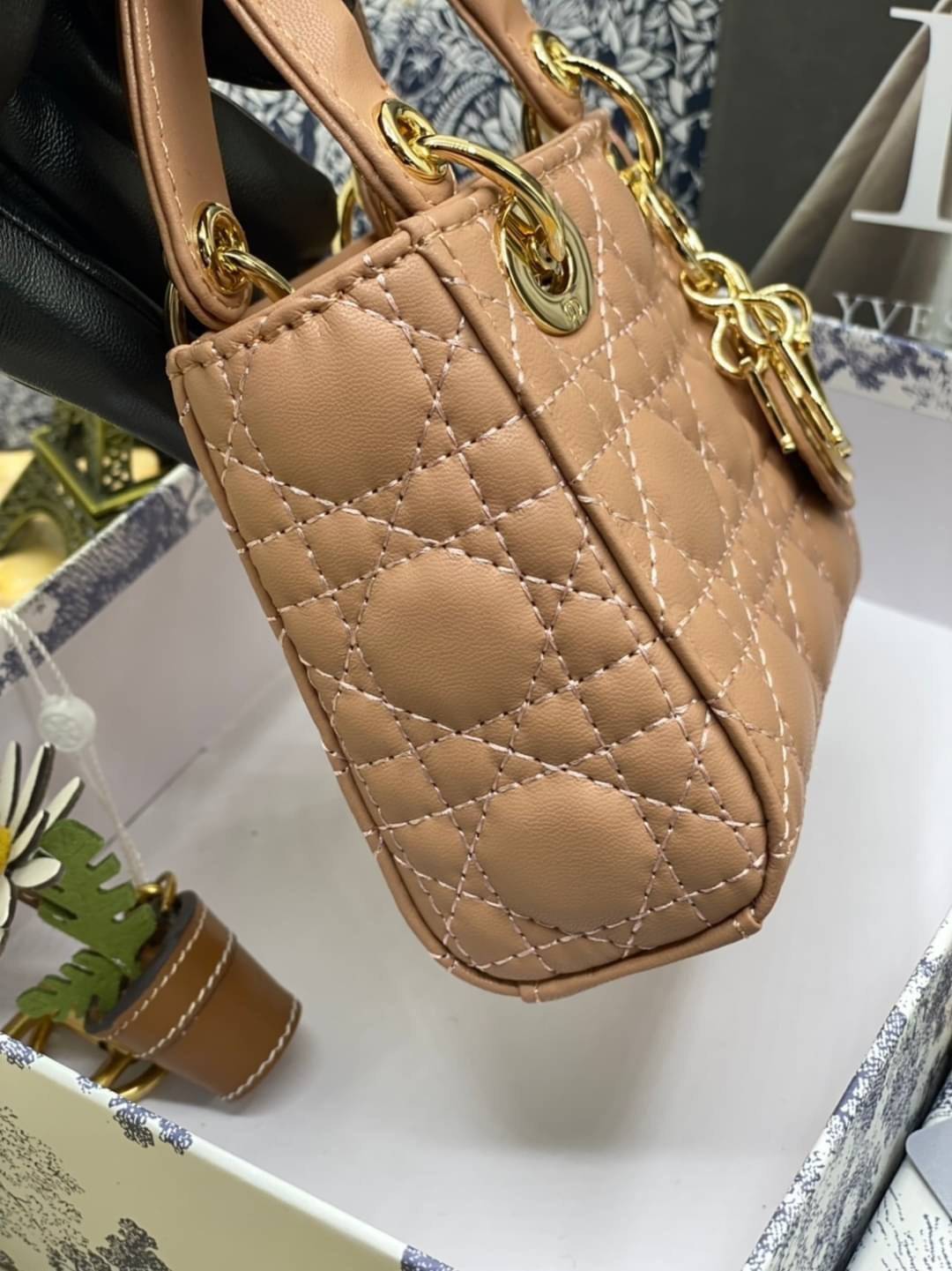 VIP 】หนังแท้ CHRISTIAN DIOR MICRO LADY DIOR BAG Cannage Lambskin