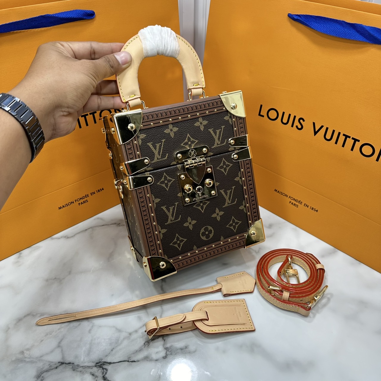 ORI หนังแท้ | LV Camera Box S-lock Monogram canvas กระเป๋าสะพายทรงกล่องดีไซน์ขนาดเล็กพกพาสนุก คอลเลกชัน Fall-Winter 2022 เปี่ยมไปด้วยพลังและหรูหรา