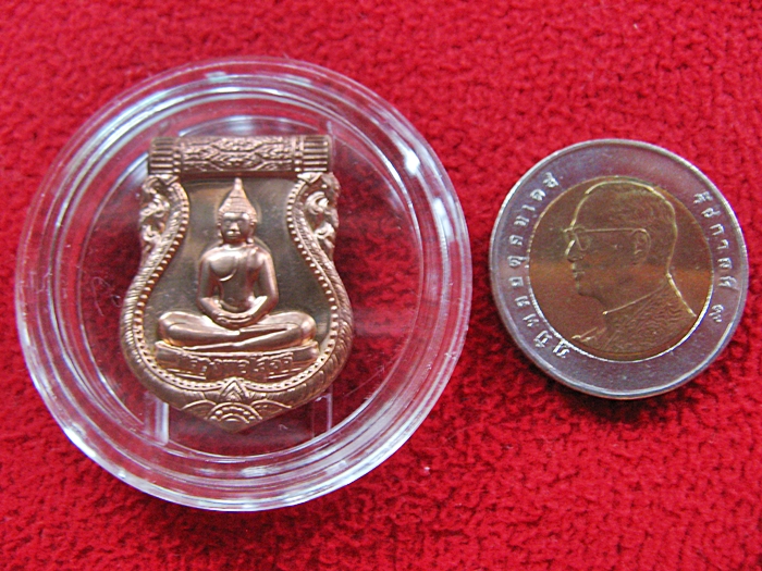 เหรียญเสมาหลวงพ่อโสธร รุ่นอัญเชิญขึ้นจากน้ำ รุ่น1 ปี2554 เนื้อทองแดง พร้อมตลับเดิมค่ะ