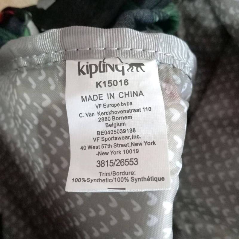 Kipling backpack size M 👍กระเป๋าคอลเลคชั่น Kipling 👍กระเป๋าเป้ ผ้าโพลีเอสเตอร์+ไนล่อน 👍มีหูหิ้วด้านบน 👍สายสะพายหลังปรับระดับได้ 👍มี3ซิปใส่ของ ช่องใหญ่ใส่โนตบุ๊คได้ 👍ด้านข้างมีกระเป๋าเล็กอีก2ข้าง ลายใหม่จาก K