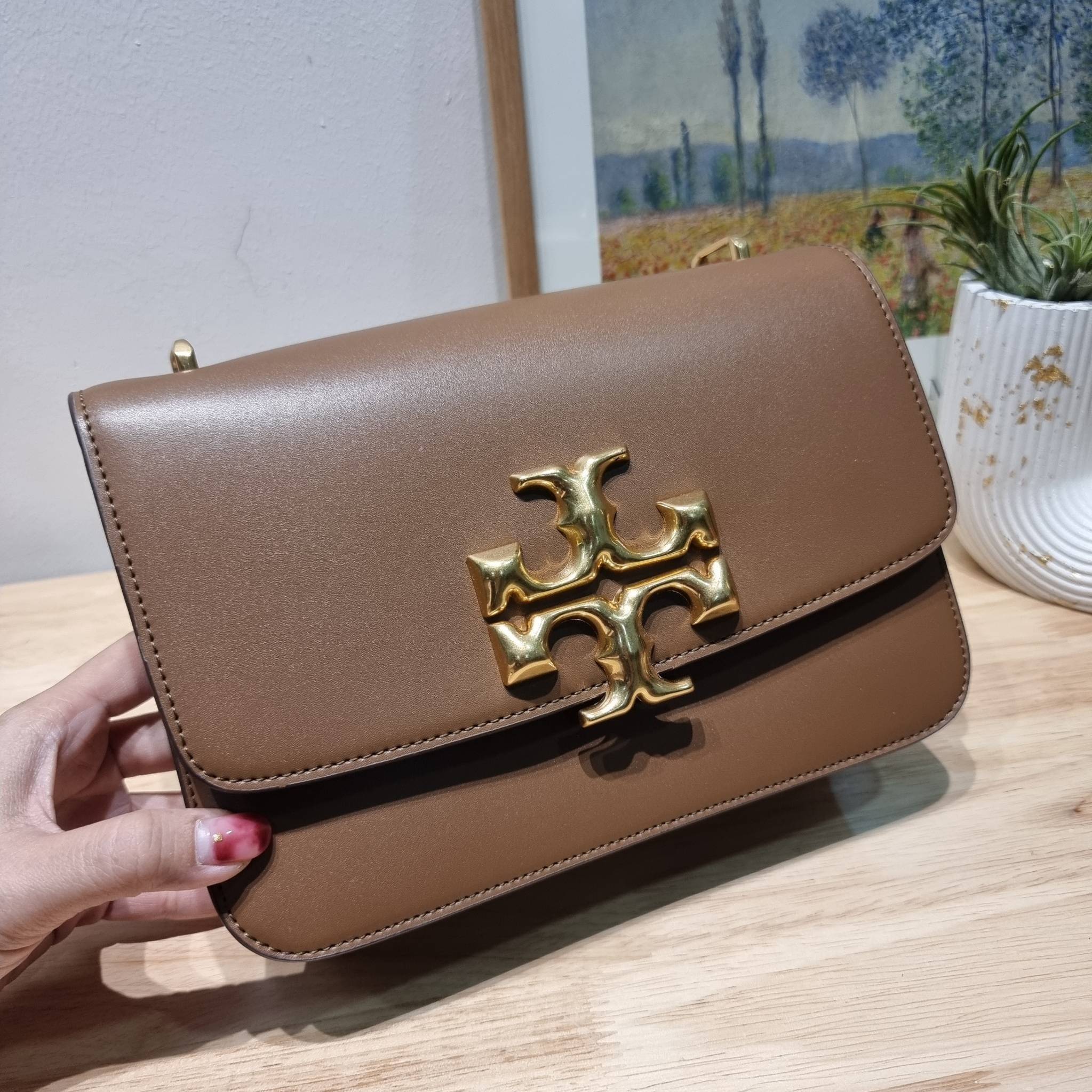 Tory Burch Bag / TORY BURCH ELEANOR CONVERTIBLE SHOULDER BAG รุ่นยอดนิยม กับไซส์ใหม่ ใหญ่จุคุ้ม! กระเป๋าสะพายข้าง ดีไซน์อยู่ทรง เรียบหรู! ผู้ดีกว่าใคร