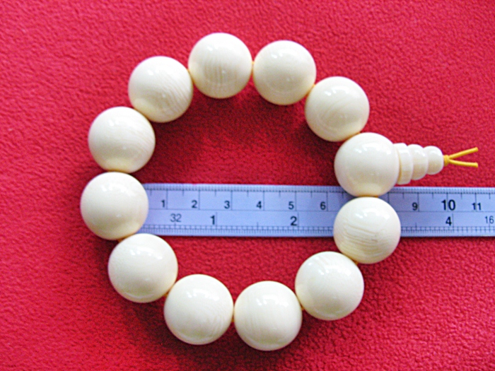 สินค้าหมดค่ะ สร้อยข้อมือลูกปัดกระดูกปลาแบบใหญ่ค่ะ