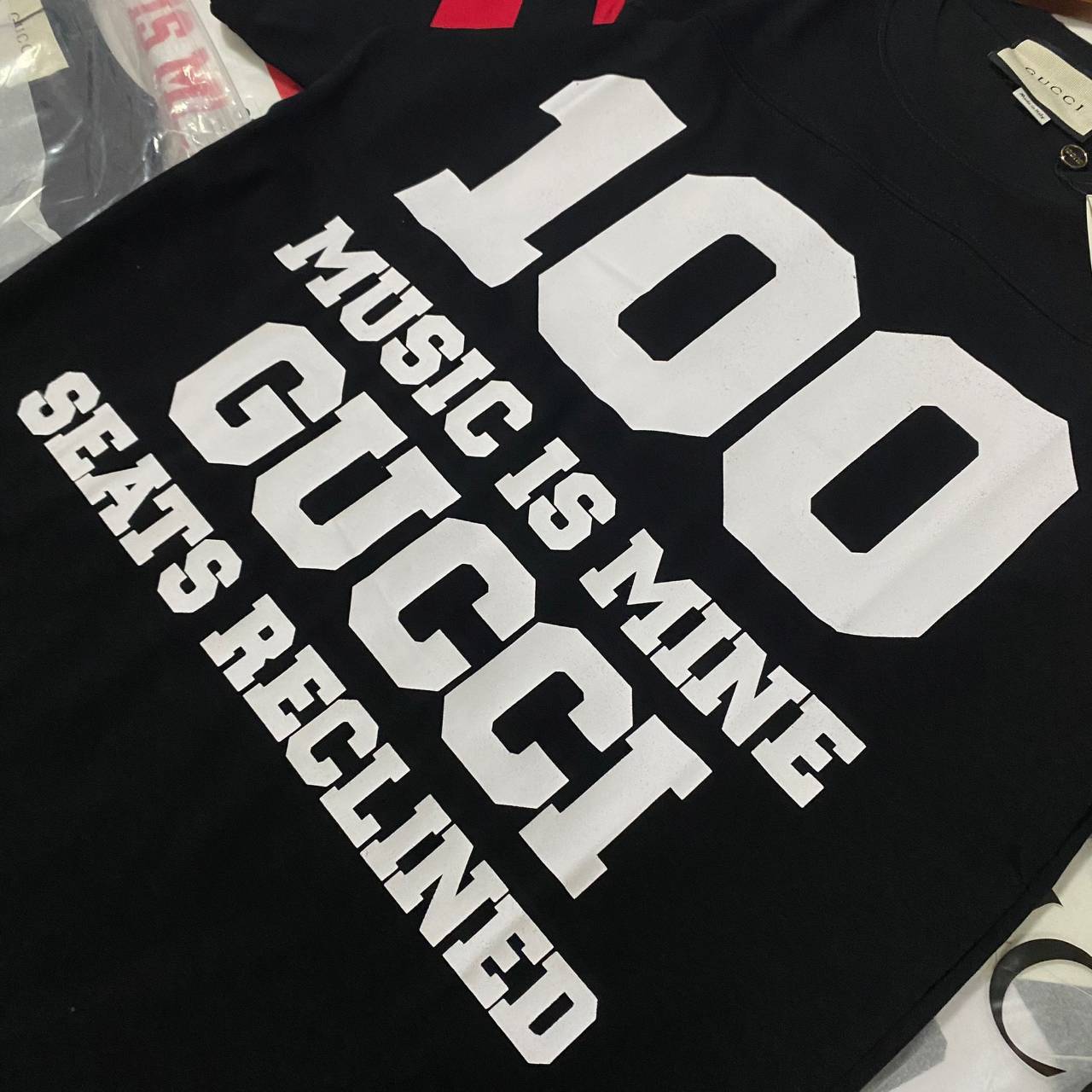 Gucci T-Shirt ภาพสินค้าจริง พร้อมส่งที่ไทย 100ปี Collection สวยยบาดใจ ผ้าเด้งงง นุ่ม ลื่นน ต้องมี !!ดาวิยังใส่ค้า เป๊ะสุดจริงๆ เสื้อยืด งานน่ารักมาก ผ้าเด้งใส่สบายมากกกก ห้ามพลาดเลยนะคะ ใส่สบายสุดๆ