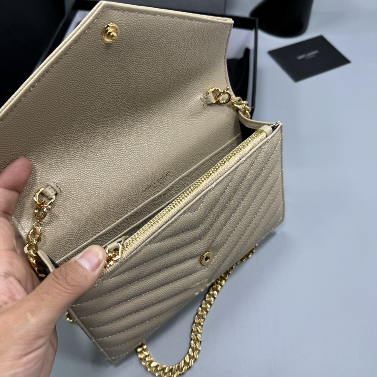 YSL Envelope WOC 7.5 Wallet on chain / YSL Clutch Bag 7.5" กระเป๋าสะพายรุ่นยอดนิยม เกรดหนังคาเวียร์สวยเต็มใบ เกรดออริ 1:1 ใช้งานต่างประเทศได้
