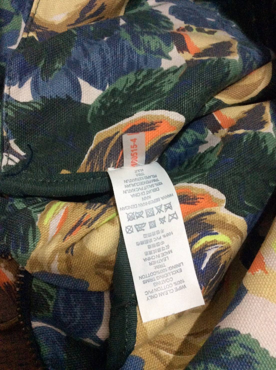 Cath Kidston Matt Oilcloth Busy Bag Handbag Crossbody Dimension: 34 x 22 x 12 cm / Strap 120 cm 2 way use, either use as a handbag or a cross body bag Waterproof matt oilcloth surface 2015AW Season's Oxford Rose Print in Deep Blue Colour