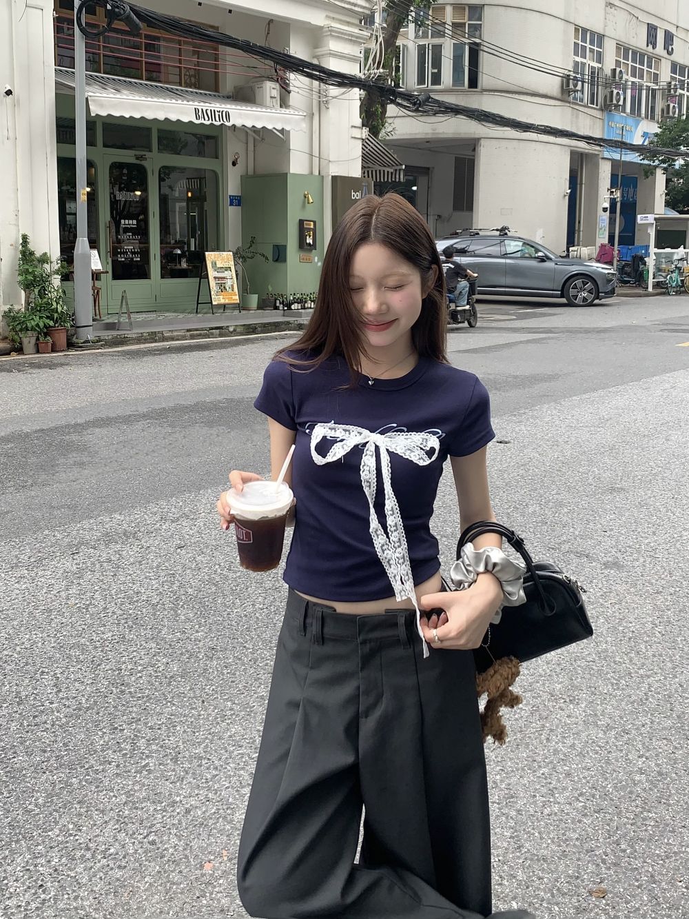 พร้อมส่ง 🫐 Mia blouse เสื้อครอปแขนสั้นปักดอกริบบิ้นน่ารัก (IN38733)