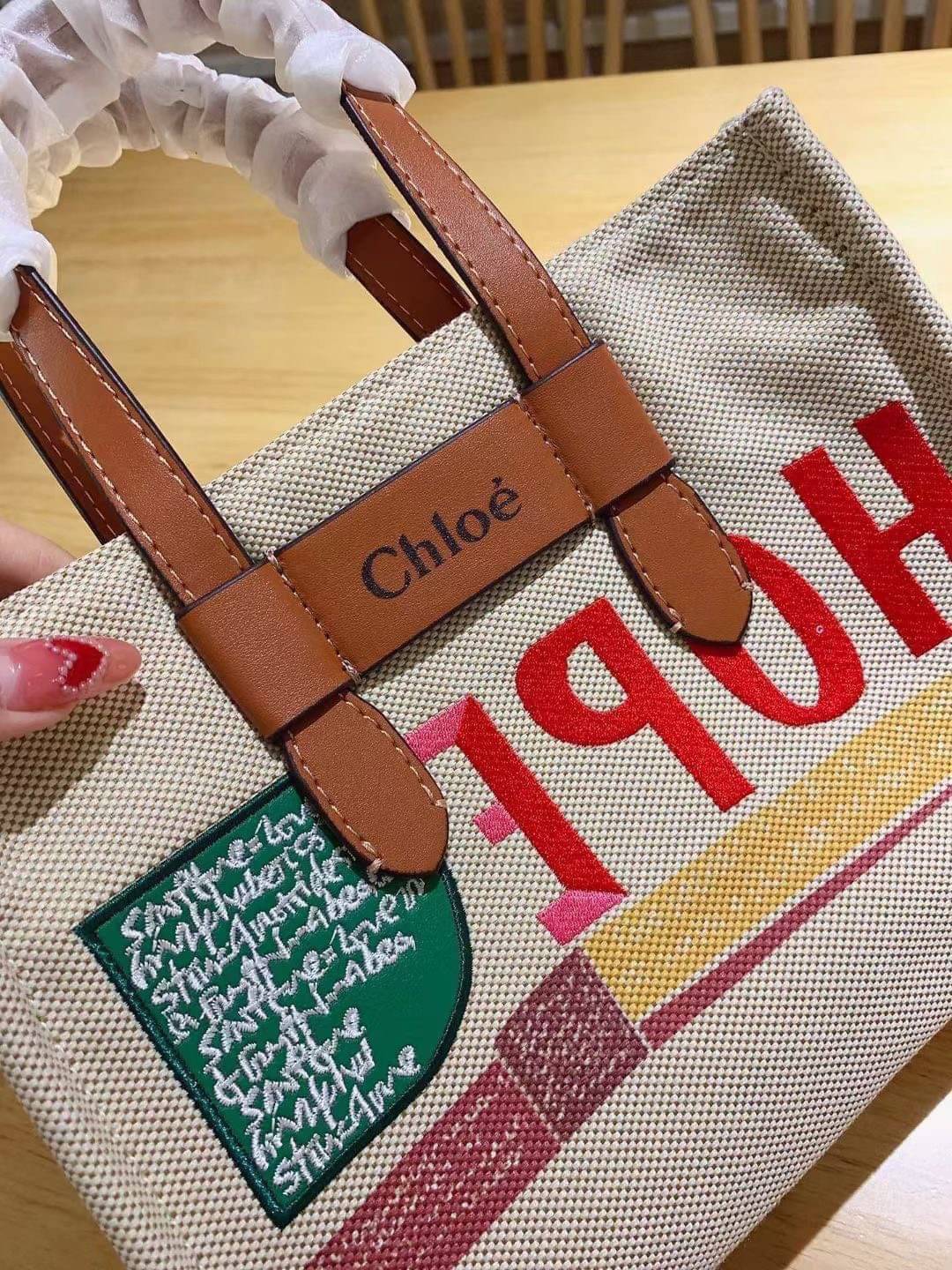 Medium : CHLOÉ Woody large leather-trimmed cotton-canvas tote corita kent tote 14” canvas Corita Kent large tote in embroidered artwork & shiny calfskin