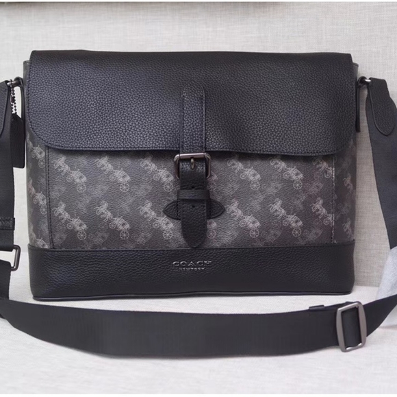 COACH HUDSON MESSENGER WITH HORSE AND CARRIAGE PRINT (COACH 89955) กระเป๋าสะพาย Coach ผู้ชาย ทรงสีเหลี่ยมใส่เอกสาร ใส่ Notebook ใส่Labtop ✅วัสดุแคนวาสลายรถม้า+หนังแท้