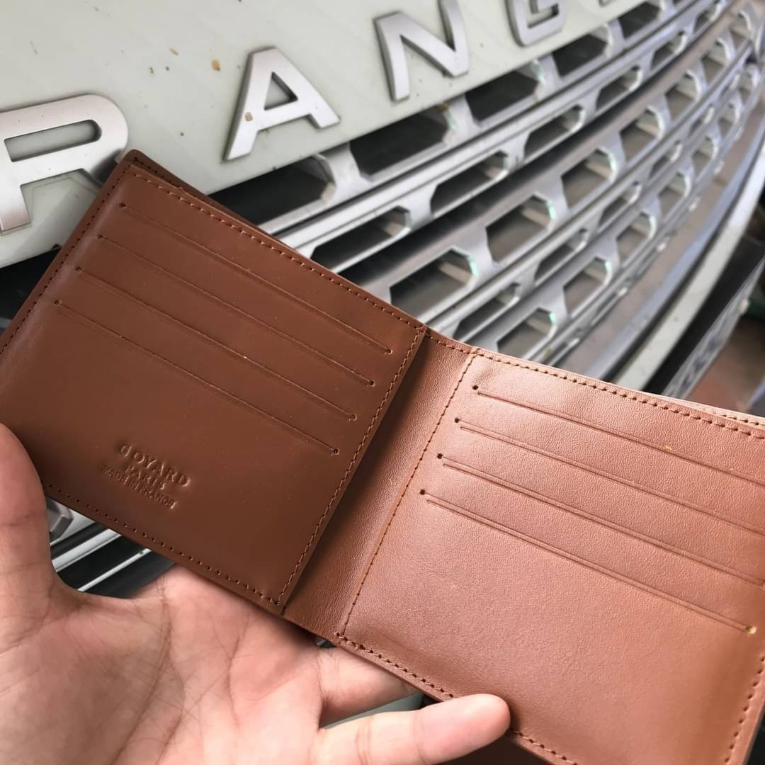 หนังแท้ GOYARD WALLET / GOYARD Victoire Bifold Wallet พร้อมส่งที่ไทย กระเป๋าสตางค์ผู้ชายใบสั้น พร้อมส่ง 6 สี พร้อมกล่องแบรนด์สวยหรูน่าใช้มากค่ะ อีกรุ่นที่ยอดขายไม่เคยตก 🤑🤑 ใบจริงดูผู้ดี ดูแพง!! ภายในมีช่องใส่บัตรได้เยอะ ใส่ธนบัตรได้ทุกใบ ห