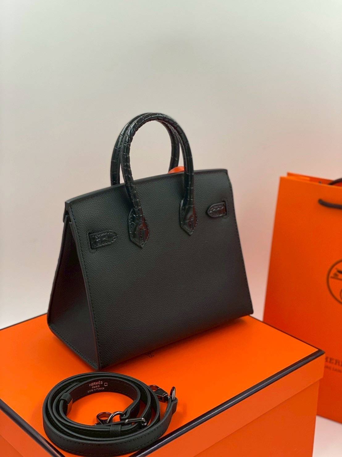 ORI หนังแท้ | Hermes Birkin Bag Faubourg 20cm รุ่นลิมิเต็ด กระเป๋าสะพายที่สุดแห่งหรูหราลัคชู นิยามของความสง่างามเหนือกาลเวลา แบรนด์เนมในฝัน งดงามดั่งเจ้าหญิง แบรนด์ที่บ่งบอกถึงฐานะและรสนิยมของคุณ