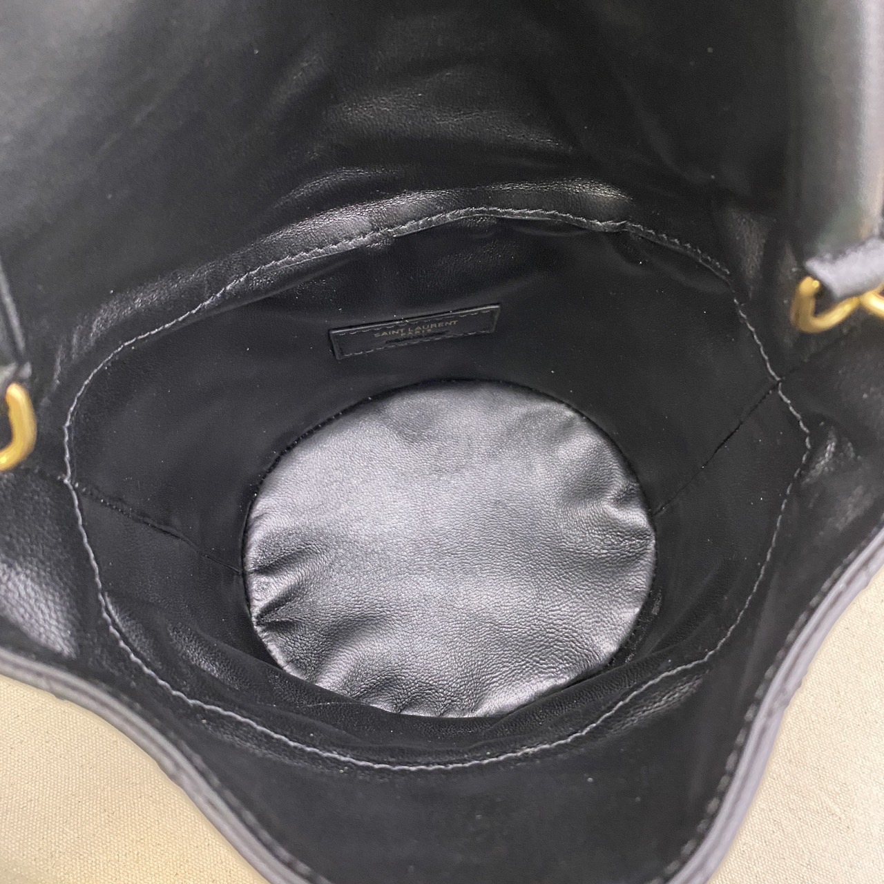 YSL GABY BUCKET BAG IN LAMBSKIN กระเป๋าสะพายทรงถัง งานหนังเต็มใบ เกรดออริ 1:1 ใช้งานต่างประเทศได้