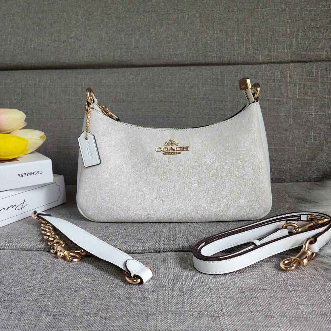 พร้อมส่งครบสี สวยทุกสีเลยค่า😘 ((CA173//CA209//CA548)) COACH TERI SHOULDER BAG 🔹กระเป๋าทรงพอช ในรูปแบบหนังแท้ หนังนิ่มสวยมากค่ะ