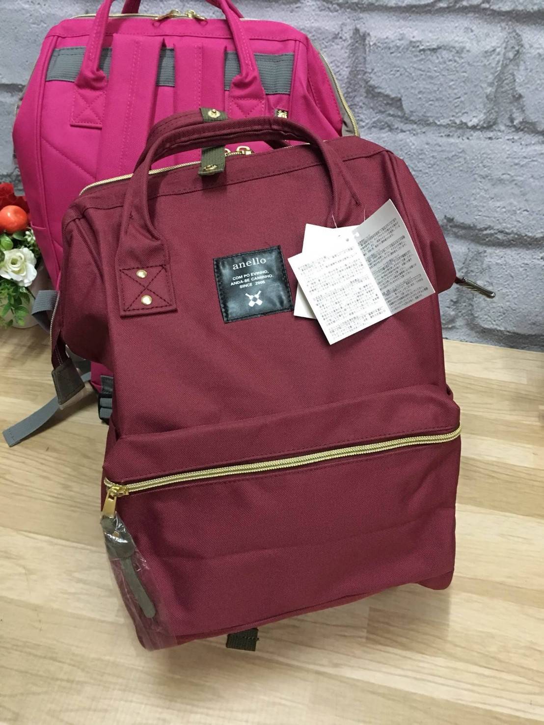 ANELLO POLYESTER CANVAS RUCKSACK รุ่นมินิ แบรนด์ดังสุดฮิตที่กำลังดังในประเทศญี่ปุ่น กระเป๋าเป้สไตล์คาวาอิ รูปทรงแปลกใหม่มีสไตล์เป็นของตัวเอง วัสดุผ้าแคนวาส ปากกระเป๋ากว้างมีโครง ง่ายสำหรับเวลาใส่สัมภาระ ภายในมีช่องเล็กและช่องใหญ่ใช้งานง่าย เปิดปิดด้วยซิปค