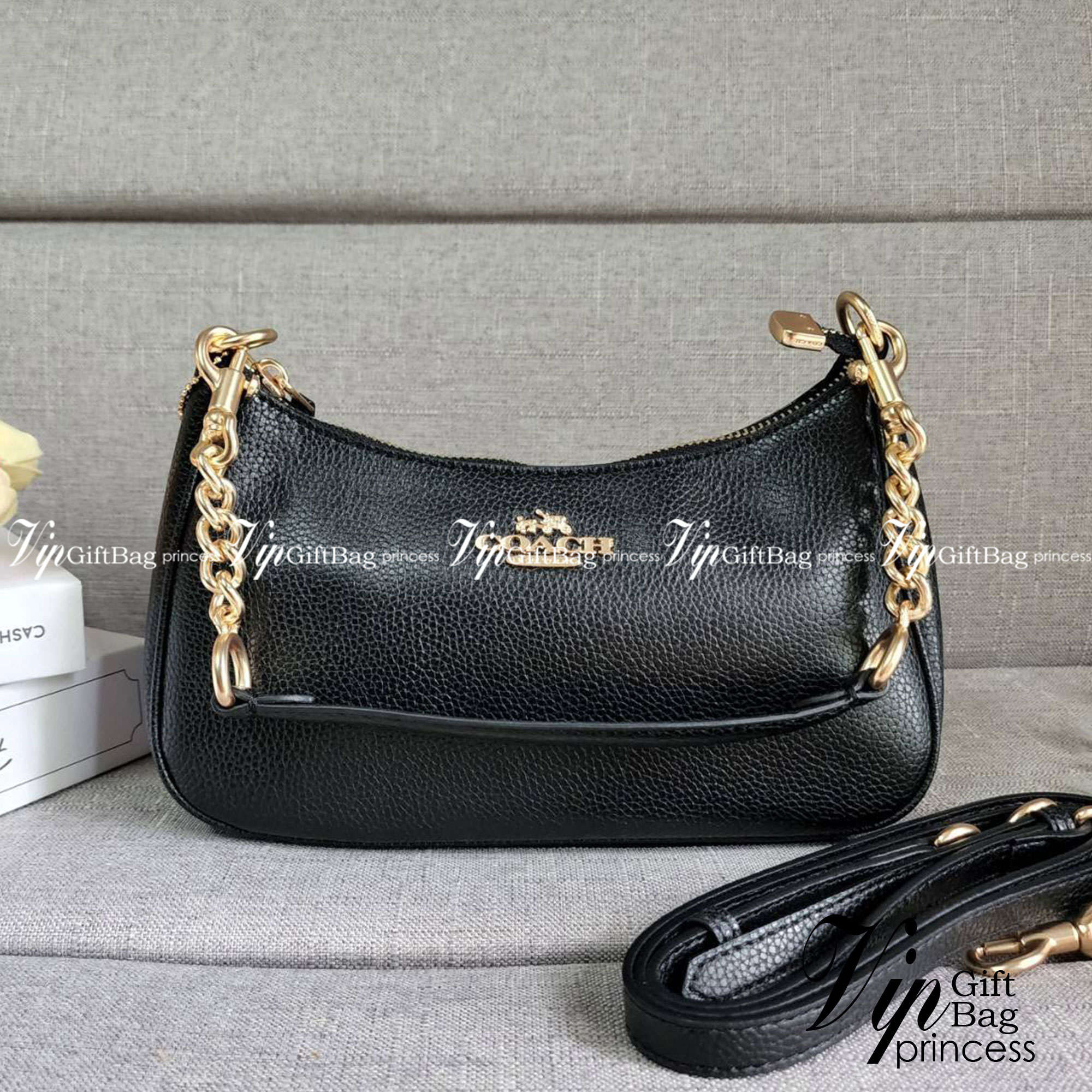 พร้อมส่งครบสี สวยทุกสีเลยค่า😘 ((CA173//CA209//CA548)) COACH TERI SHOULDER BAG 🔹กระเป๋าทรงพอช ในรูปแบบหนังแท้ หนังนิ่มสวยมากค่ะ