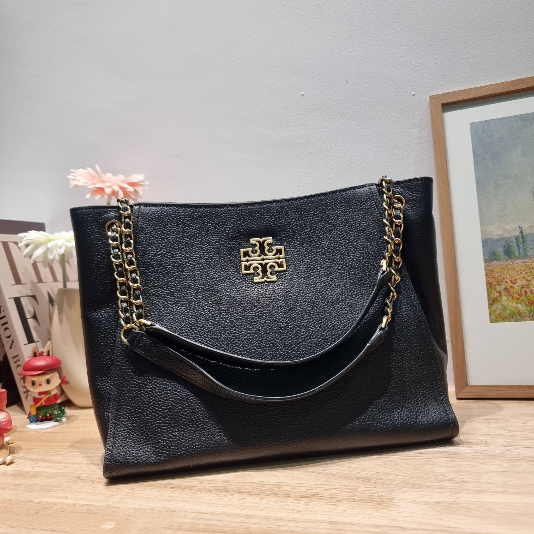 TORY BURCH BRITTEN SMALL SLOUCHY TOTE / TORY TOTE BAG / TORY BAG พร้อมส่ง กระเป๋าสะพายตัวแม่ รุ่น top ที่สวยดูแพง ใช้งานสะดวกมาก ดีไซน์ออกมาได้เรียบหรู