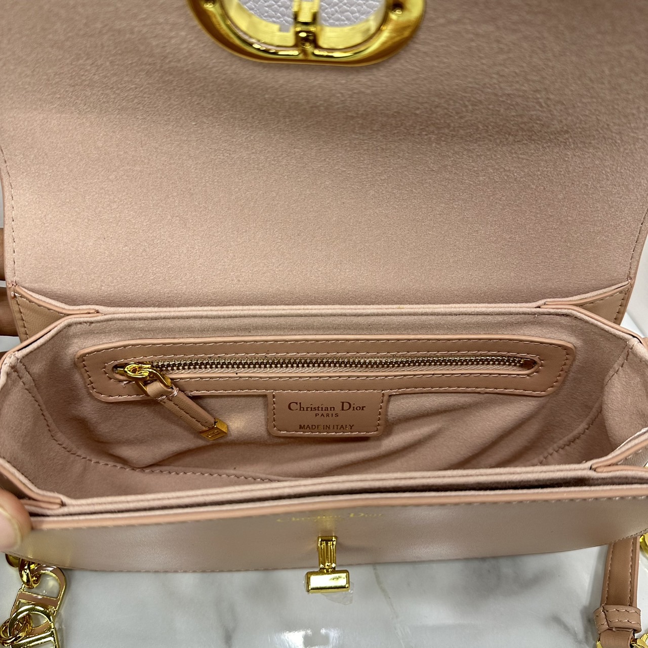 DIOR 30 Montaigne Avenue Bag Box Leather Bag กระเป๋าสะพายรูปดีไซน์สุดคลาสสิกและสง่างาม หรูหราตามเอกลักษณ์แบรนด์ เกรดท็อปไฮเอน 1:1 ใช้งานต่างประเทศได้